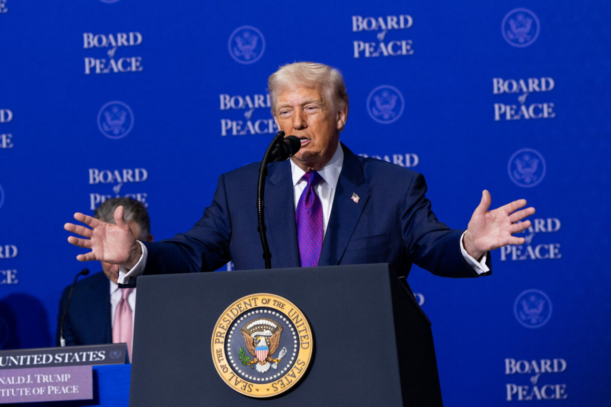 Un nou conflict militar ar putea aparea Trump discuta despre o preluare amiabila a unei tari