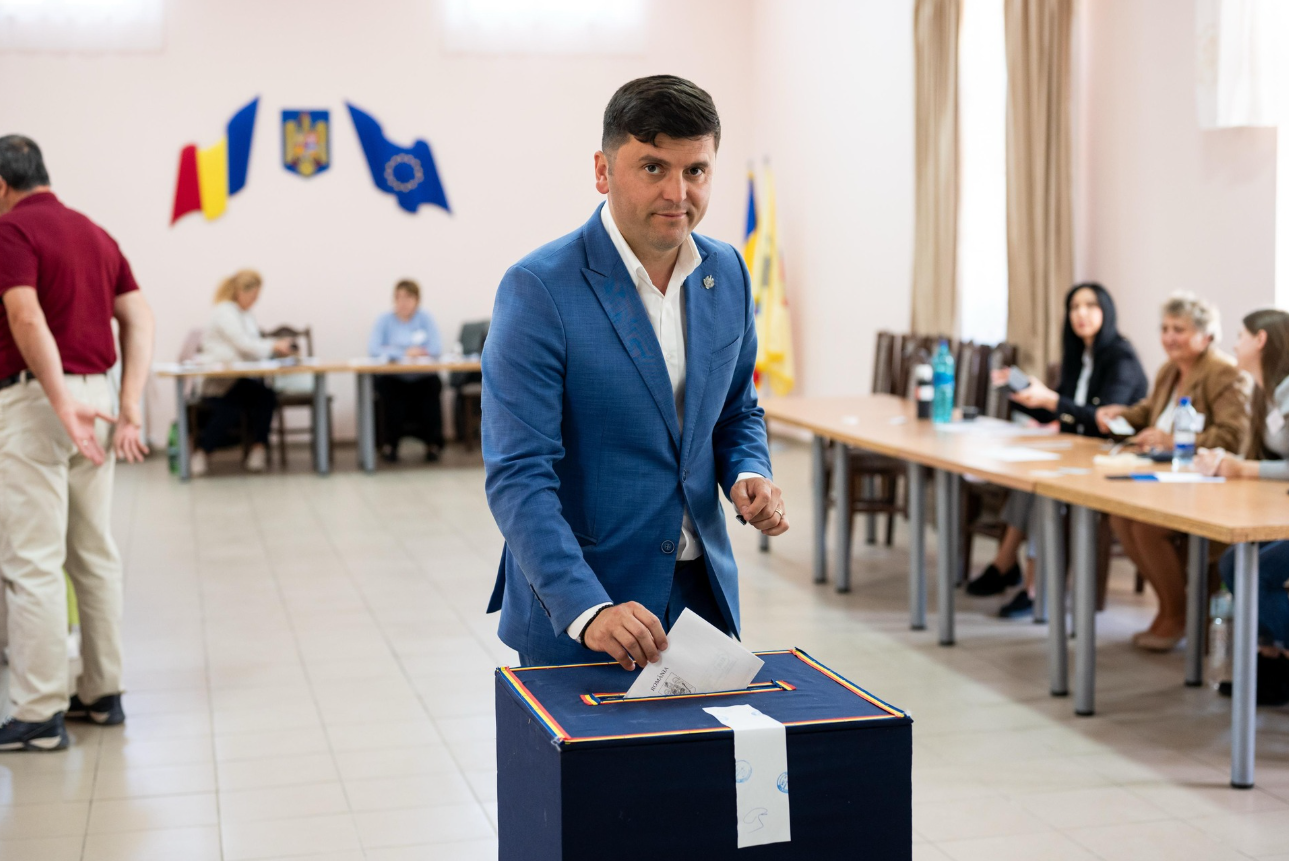 Vicepresedintele Camerelor Deputatilor Adrian Cozma este pritocit in Dubai dupa intensificarea conflictului