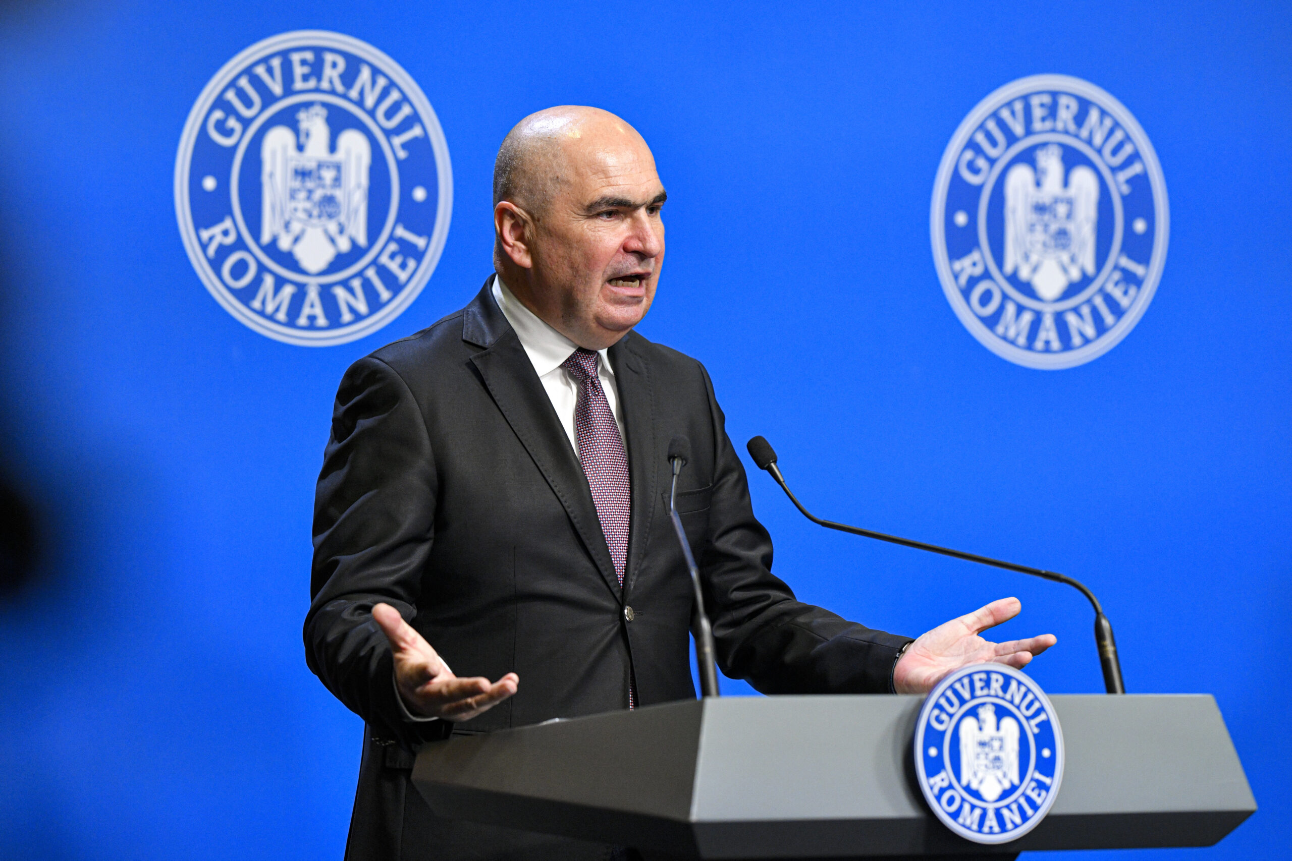 Bolojan Guvernul negociaza cu Pfizer plata in rate sau compensarea prin medicamente