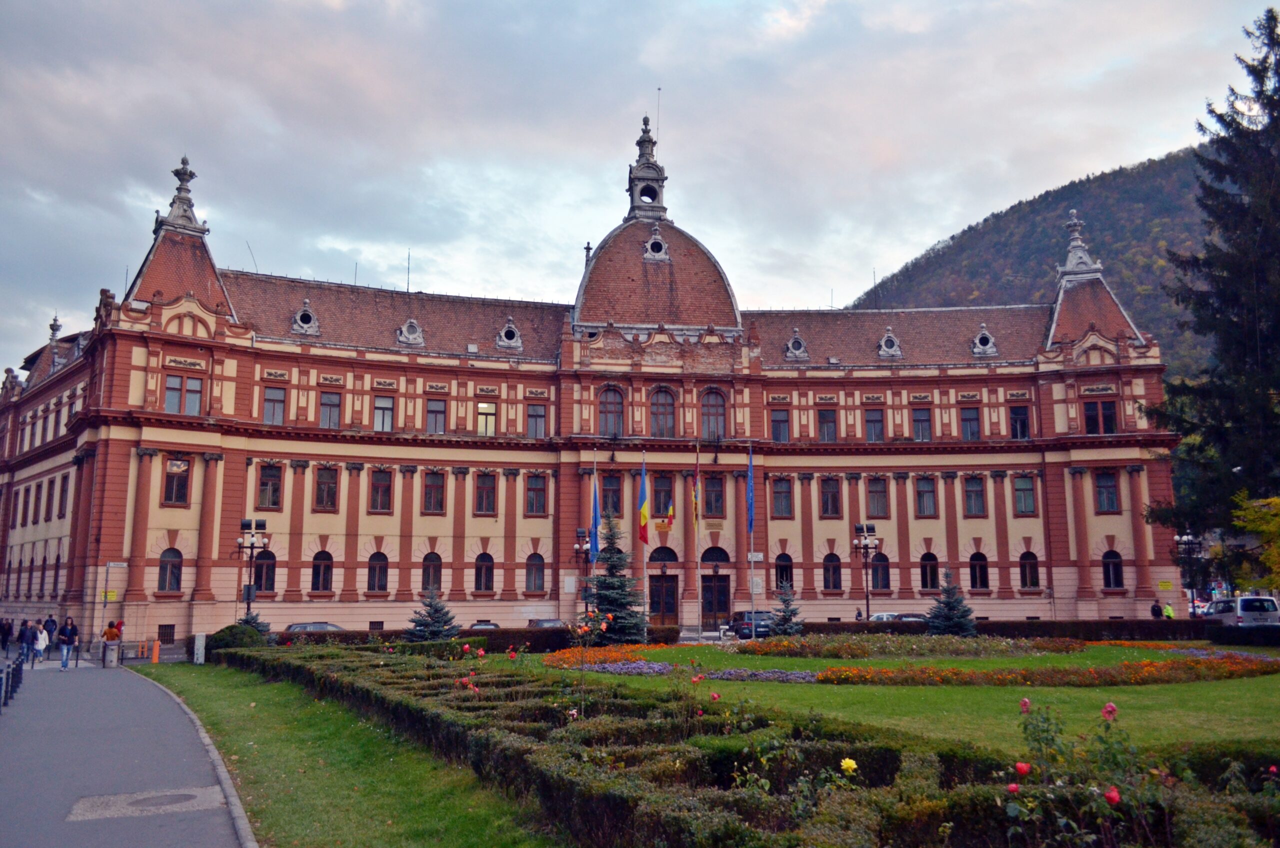 Brasov Palatul Administrativ cladire cu risc seismic va fi renovat cu fonduri de la Ministerul Dezvoltarii