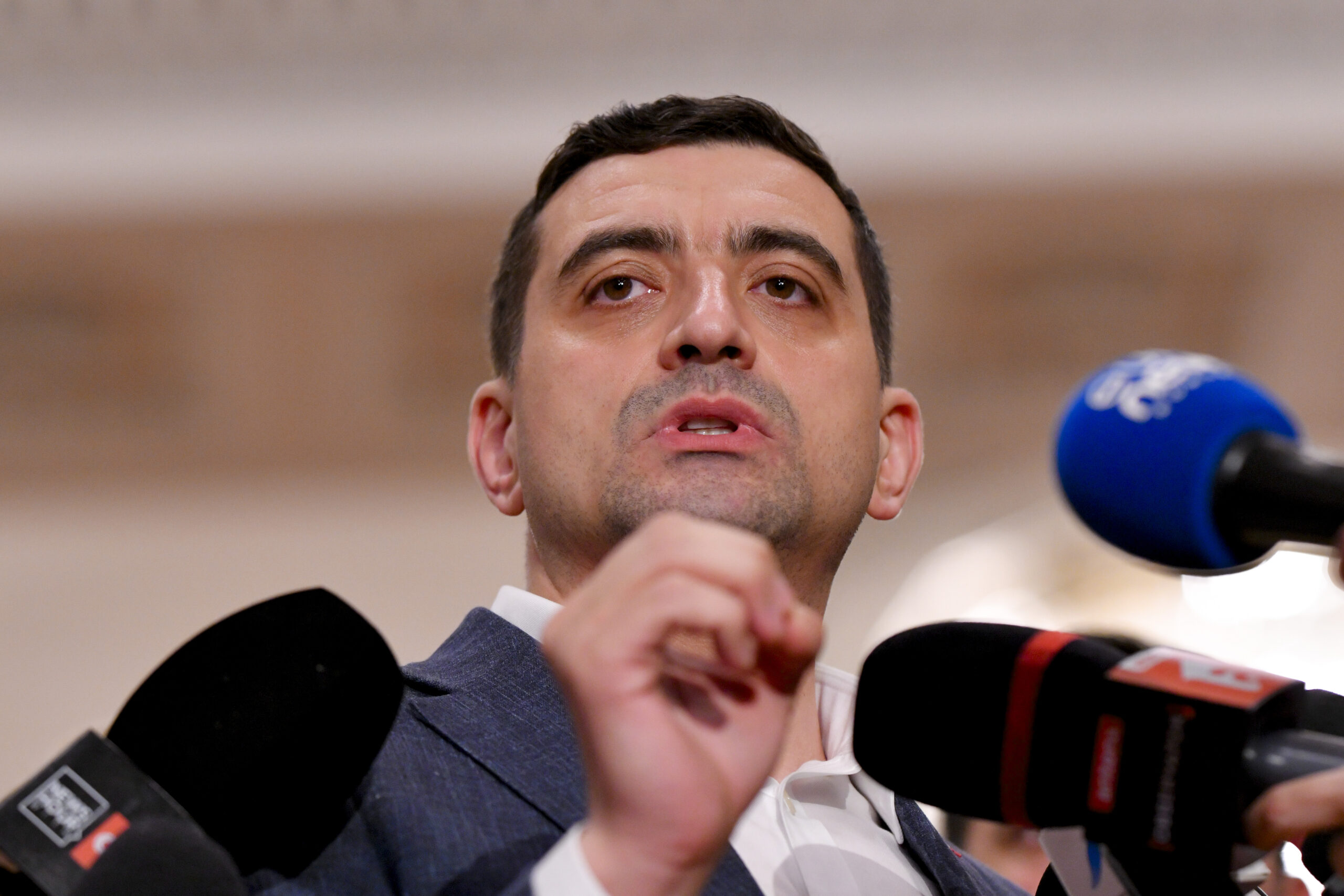 George Simion a batut palma cu PSD Liderul AUR In acest moment nu avem nimic de discutat despre o coalitie de guvernamant cu PSD