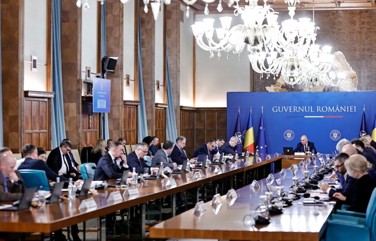 Guvernul Romaniei moment de aducere aminte in memoria lui Mircea Lucescu la inceputul sedintei conduse de Ilie Bolojan