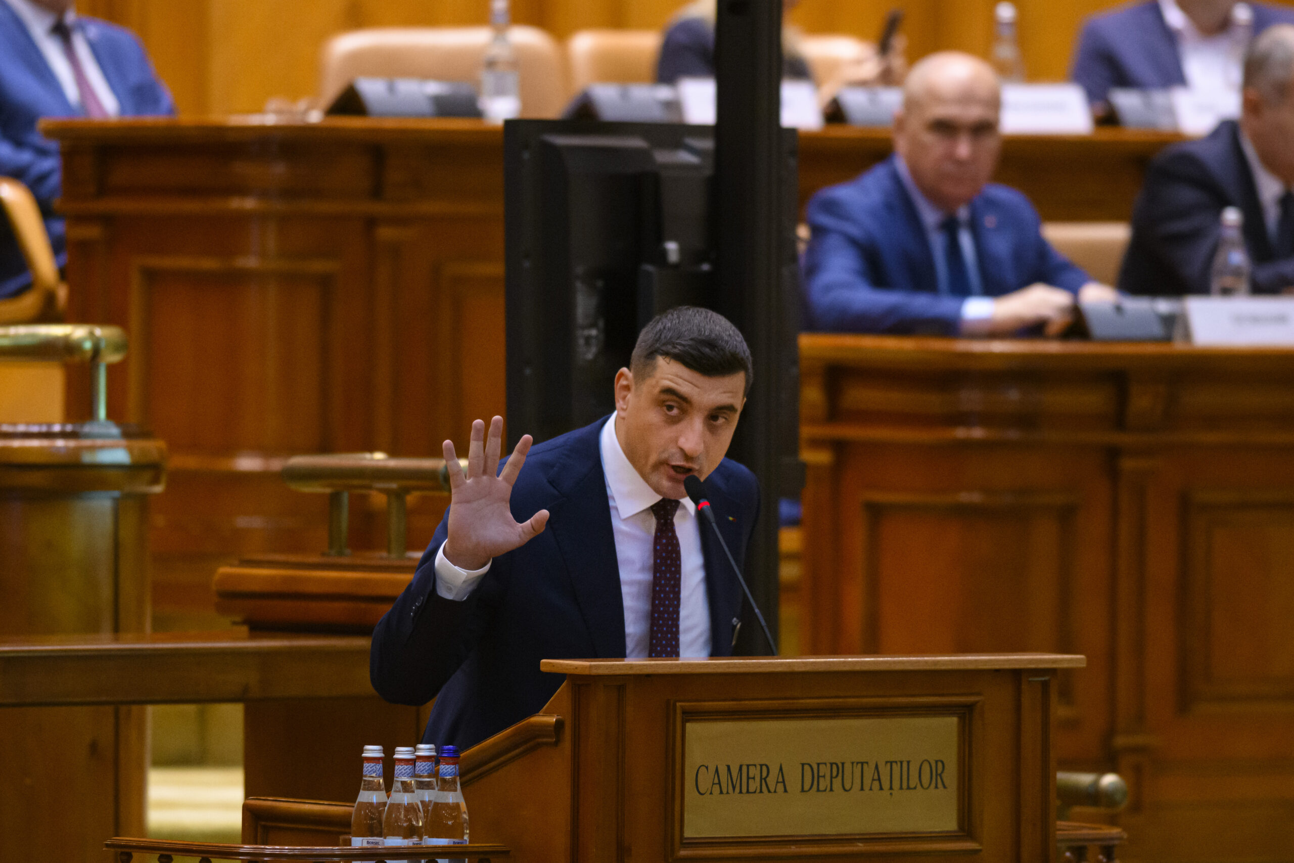 Ilie Bolojan in pericol de demitere PSD si AUR pregatesc astazi depunerea motiunii de cenzura impotriva Guvernului Bolojan Cand va avea loc votul