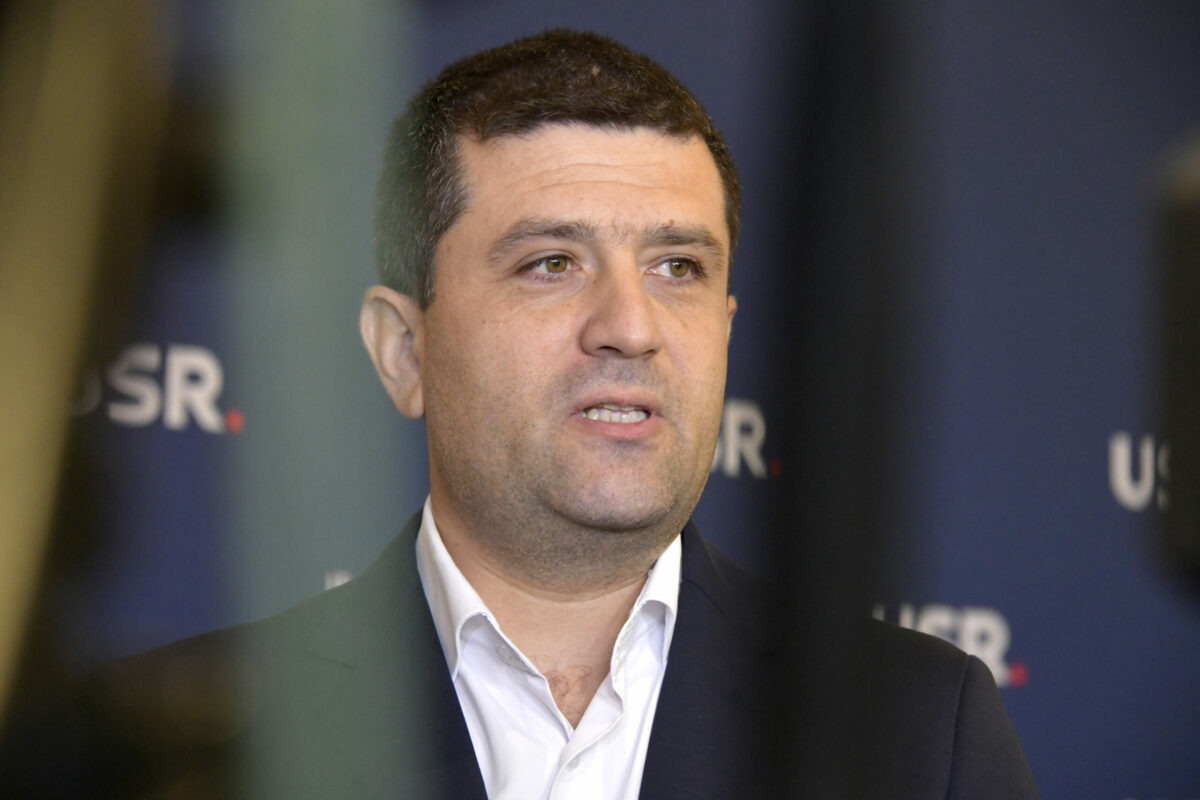 Miruta Aceasta motiune nu vizeaza pe Ilie Bolojan este despre lupta Romaniei de a evita intoarcerea la anii 90