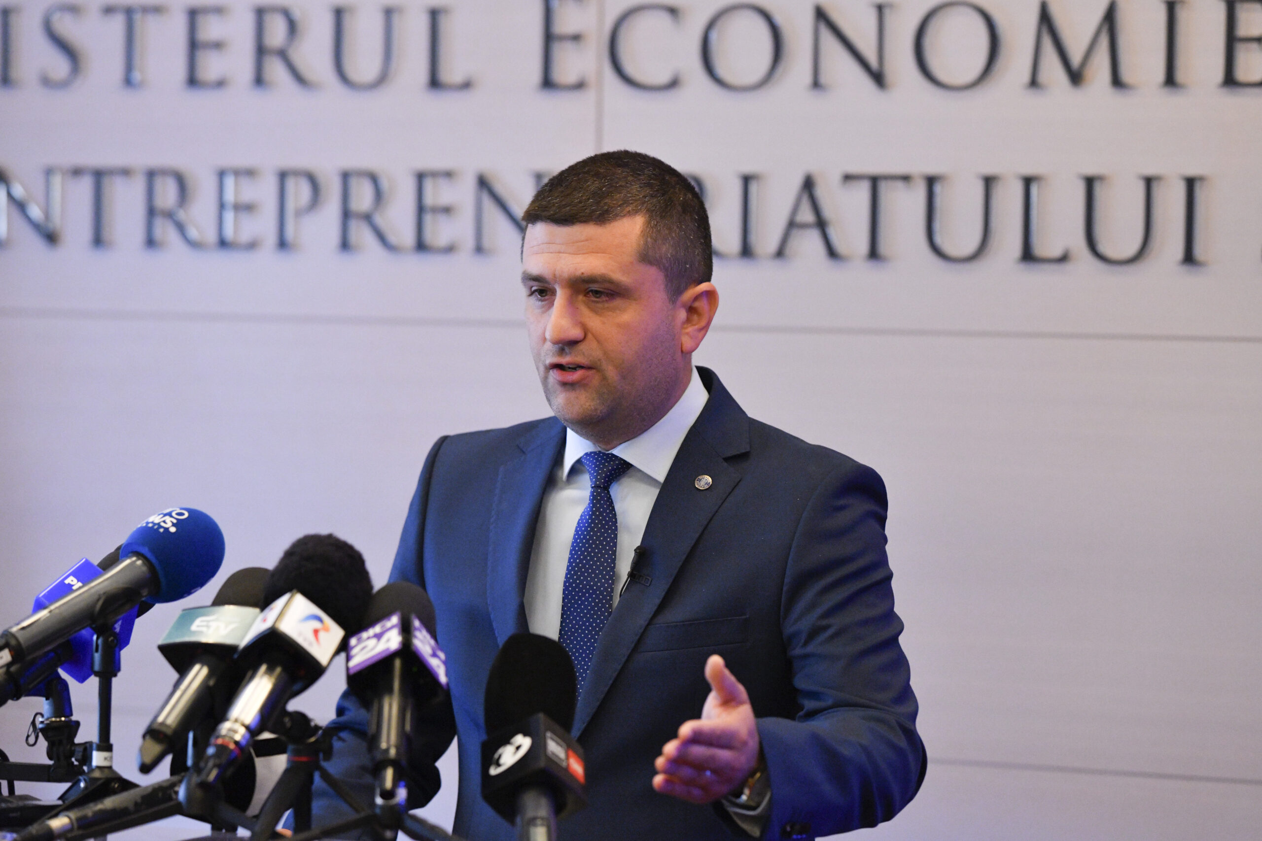 Miruta comparatie intre AUR care a demis un guvern si AUR care vrea sa il inlature pe Bolojan