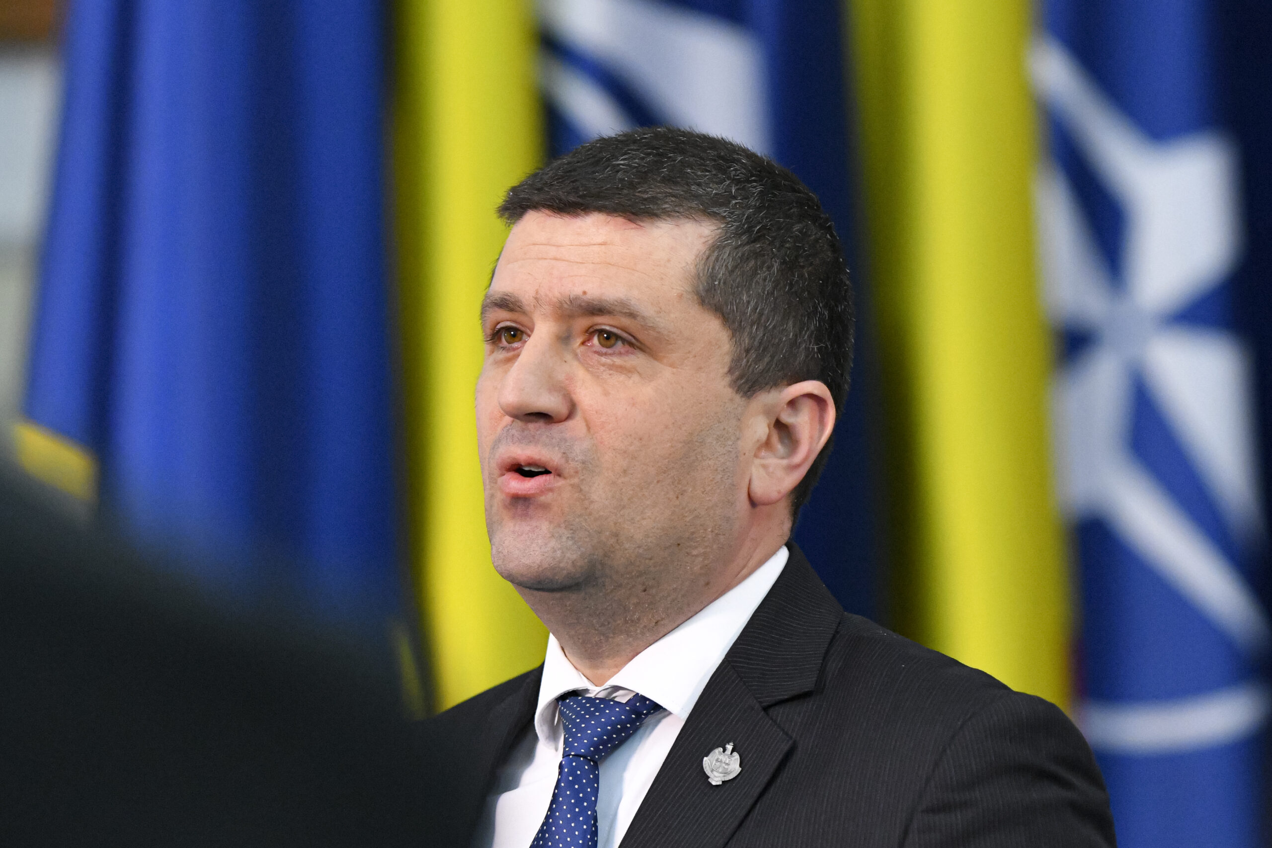 Programul SAFE pentru modernizarea armatei a fost aprobat in Parlament Miruta Din aceasta zi este clara ca obligatia de a construi cele patru nave trebuie sa se realizeze prin salvarea santierului din Mangalia