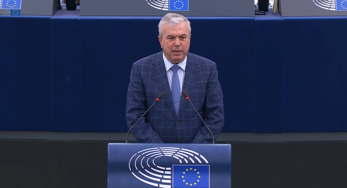 Razboiul politic din Romania se muta in Parlamentul European un europarlamentar roman il critica pe un lider european