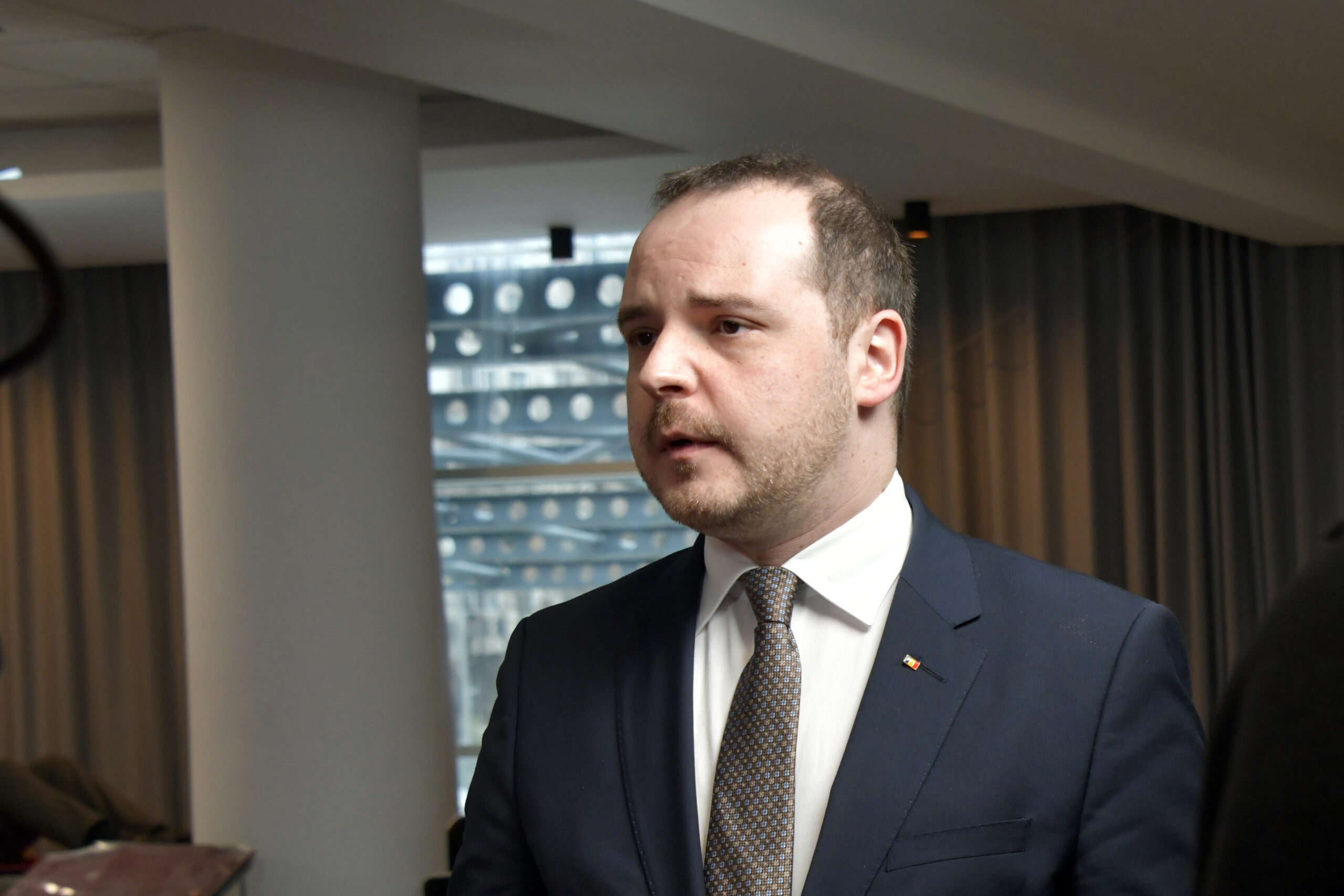 Rogobete despre plata in functie de performance Va fi dificil de acceptat in spitalele cu mai muli sefi de sectie decat pacienti