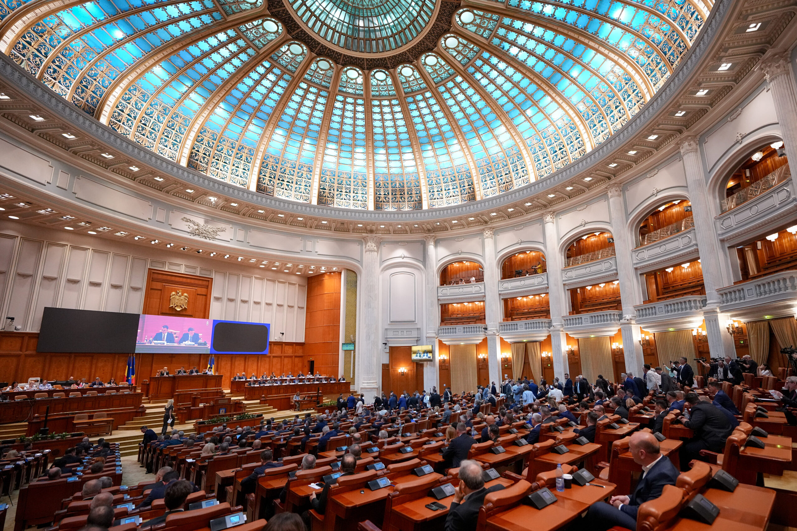 Romanii afectati de cresterea ROBOR ar putea solicita mai usor despagubiri