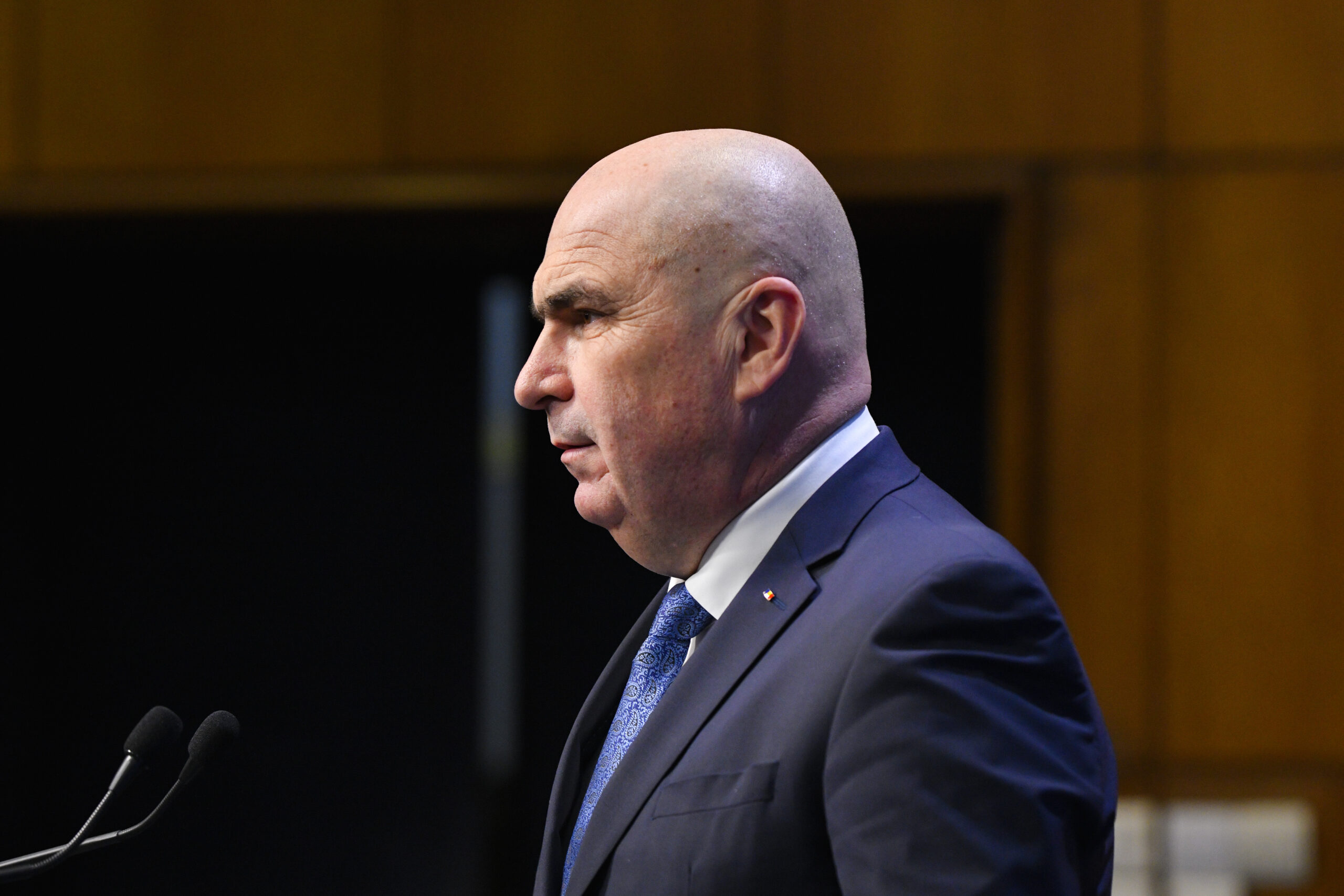 Sa nu ne ascundem dupa degete Premierul Bolojan Cand nu stii cine iti va fi sef randamentul scade