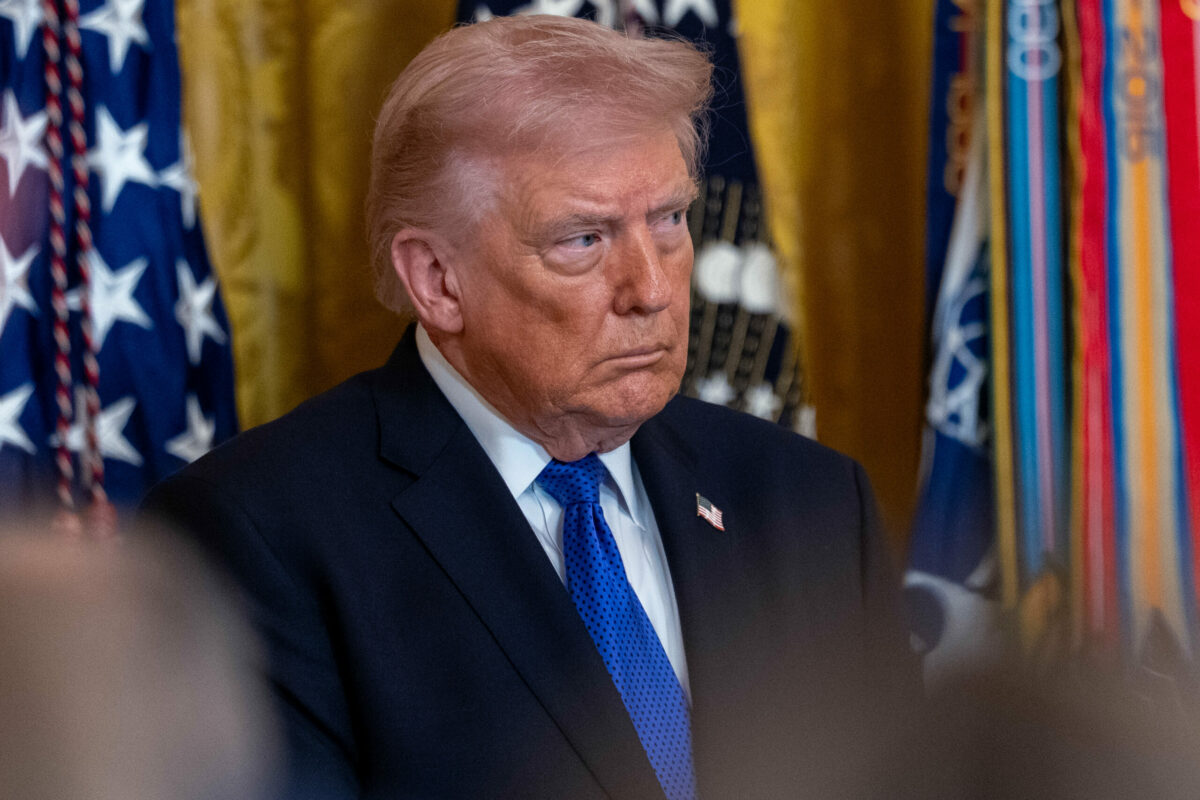 Trump a postat din nou o fotografie cu tema religioasa nebunilor radicali de stanga s ar putea sa nu le fie pe plac