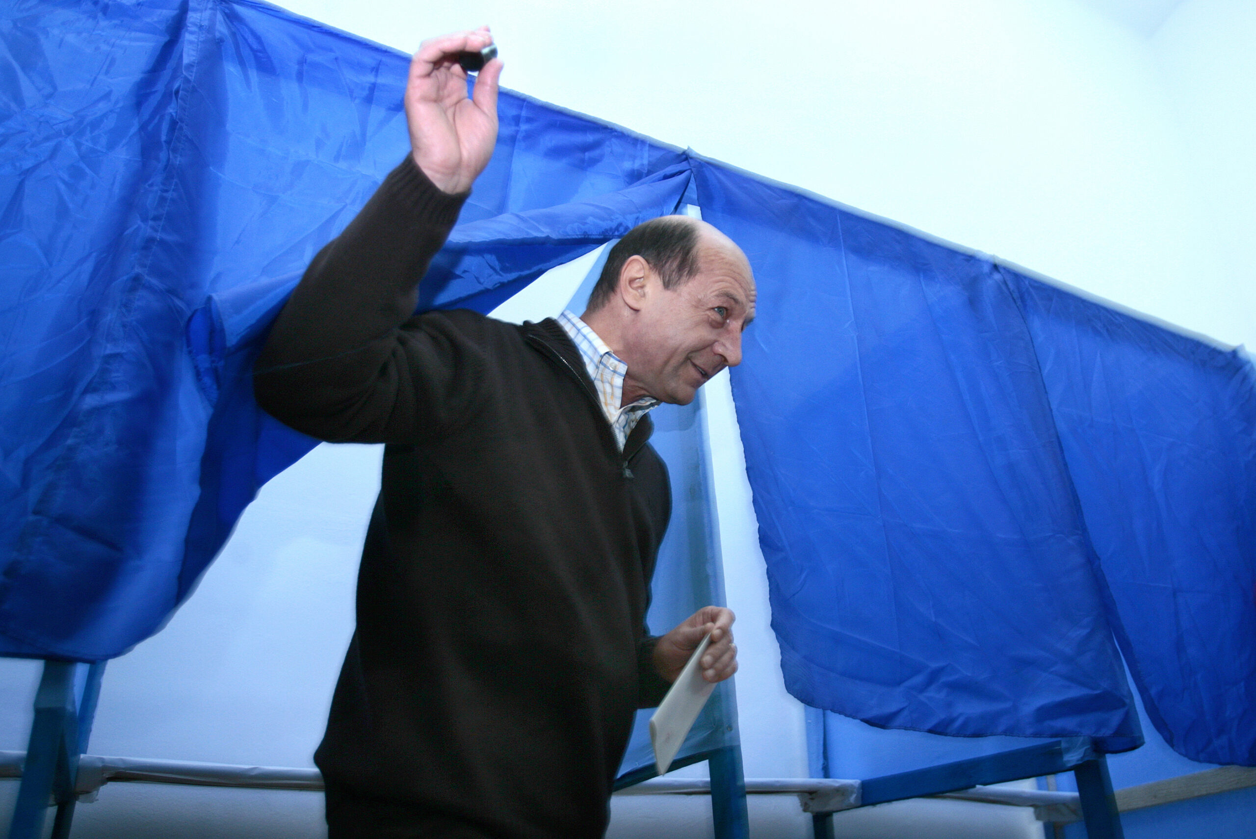 19 ani de la referendumul pentru demiterea presedintelui Traian Basescu Cronologia uneia dintre cele mai importante crize politice din Romania