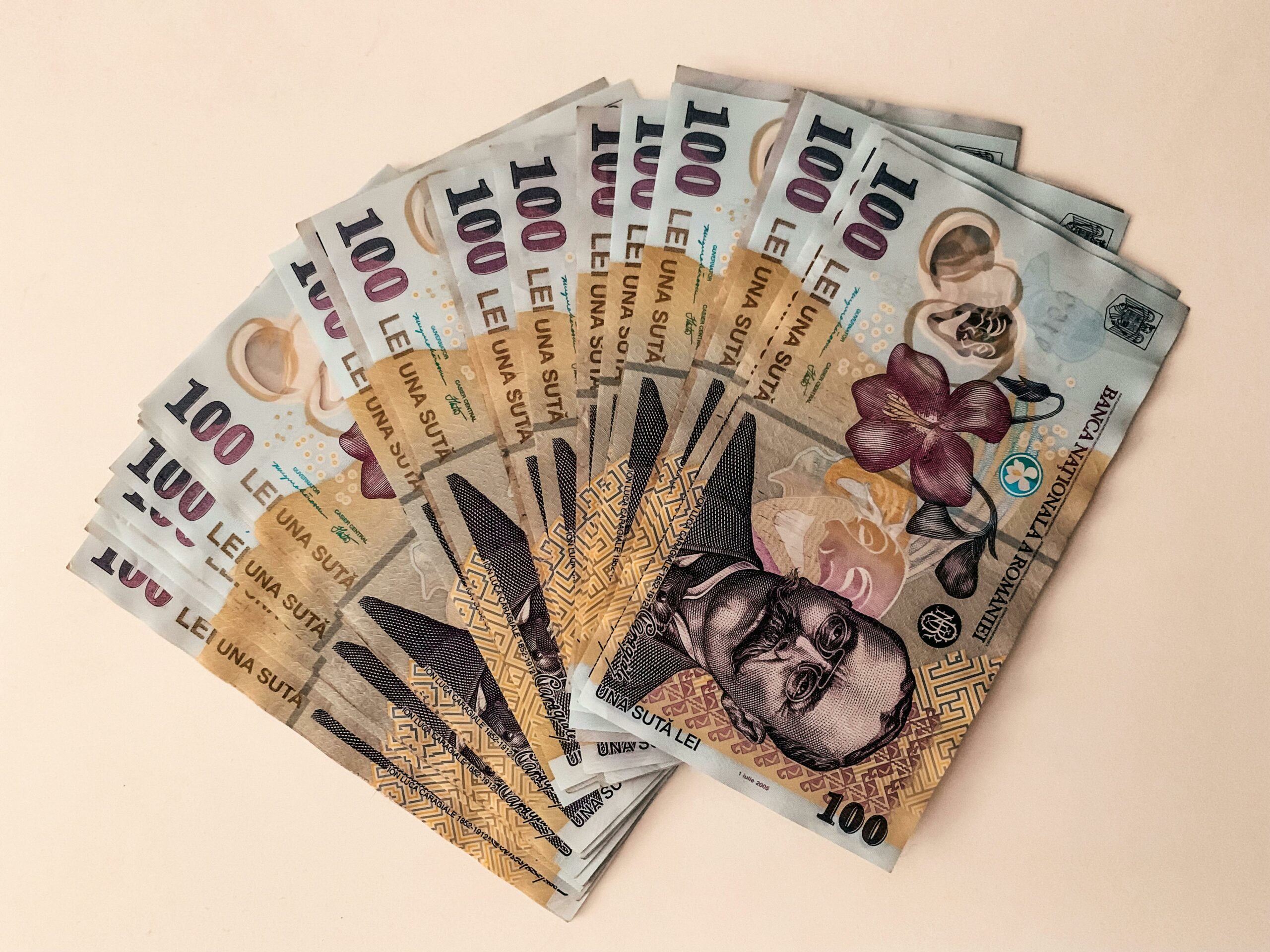 AUR sugereaza majorarea plafonului pentru platile in numerar la 50000 de lei pentru companii