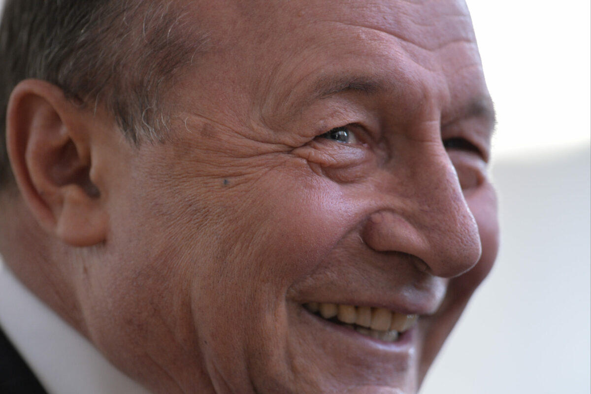 Basescu considera ca presedintele ar trebui sa oferte PSD mandatul de premier