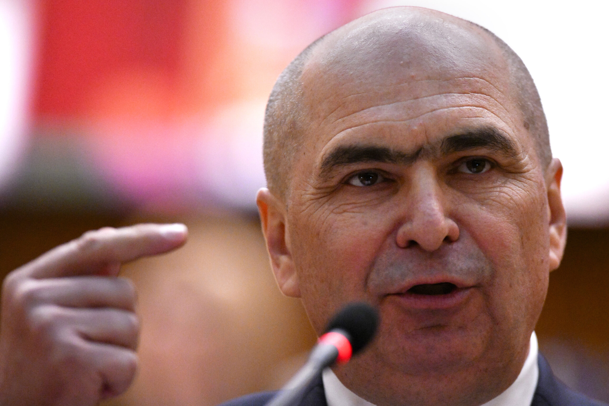 Bolojan propuneri pentru reducerea pretului energiei Deschiderea accesului in sistem sporirea productiei si a stocarii