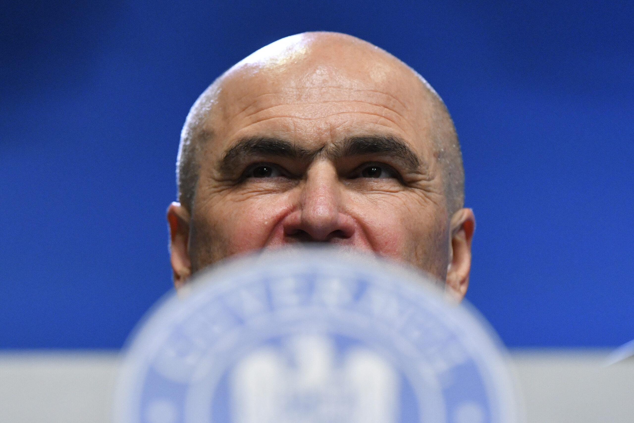 Cum se relaxeaza premierul Bolojan Cartea pe care a achizitionat o ultima data intr o librarie