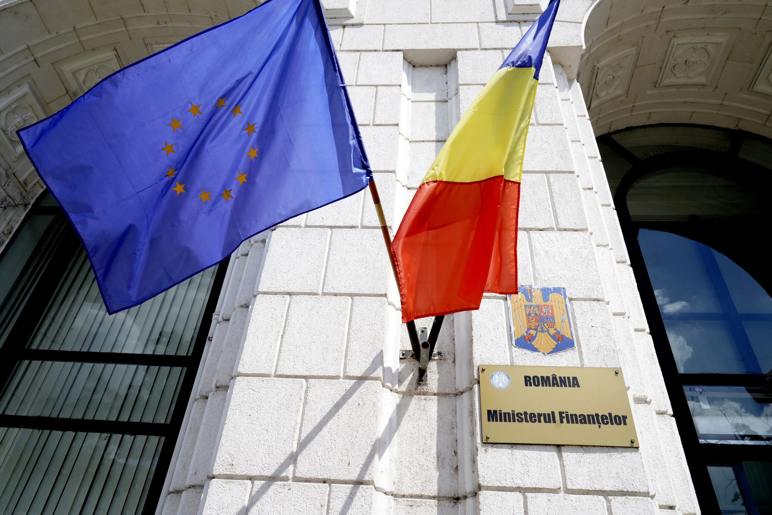 Daniel Daianu Consiliul Fiscal Ministrul de Finante este guardianul finantelor publice Daca nu este ascultat ar trebui sa si prezinte demisia