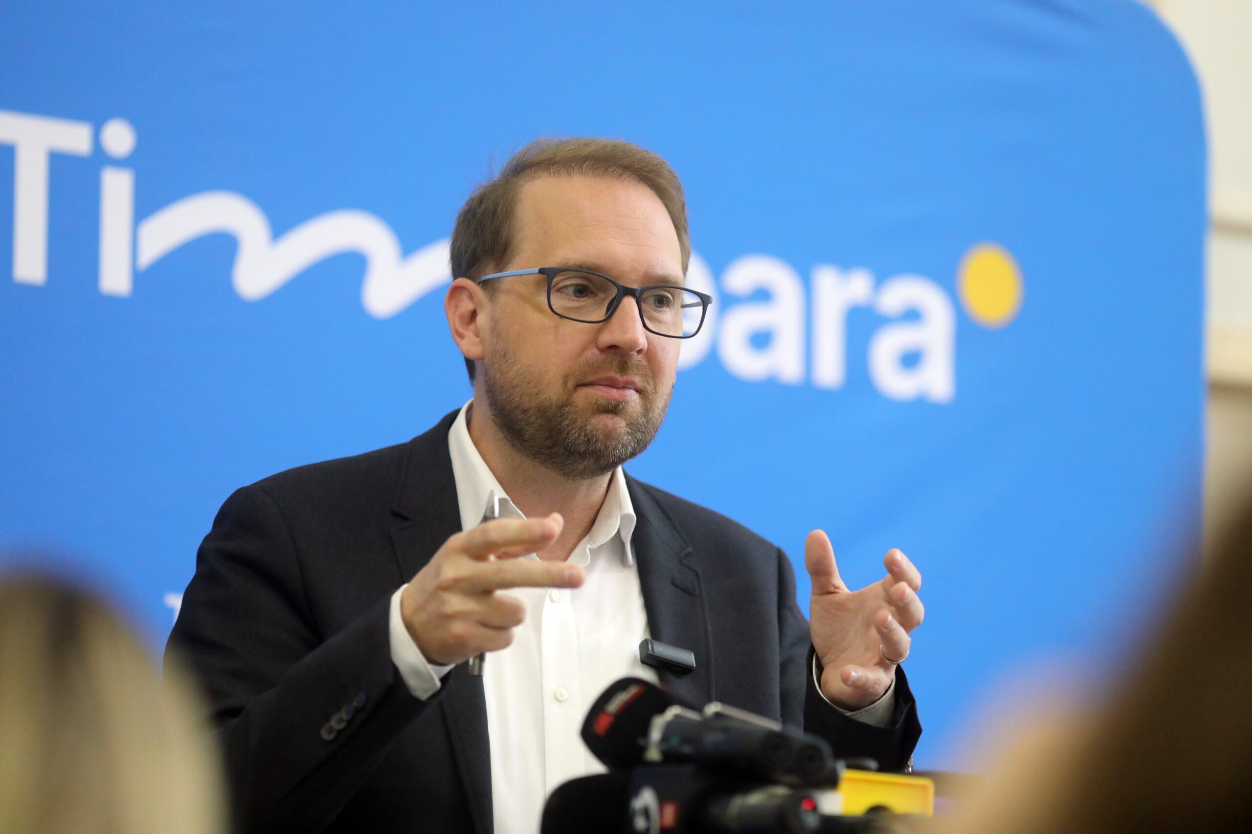 Dominic Fritz sprijin pentru Oana Toiu dupa decizia referitoare la o asociatie controlata de Adrian Nastase Cuibul de viespi a inceput sa se agite