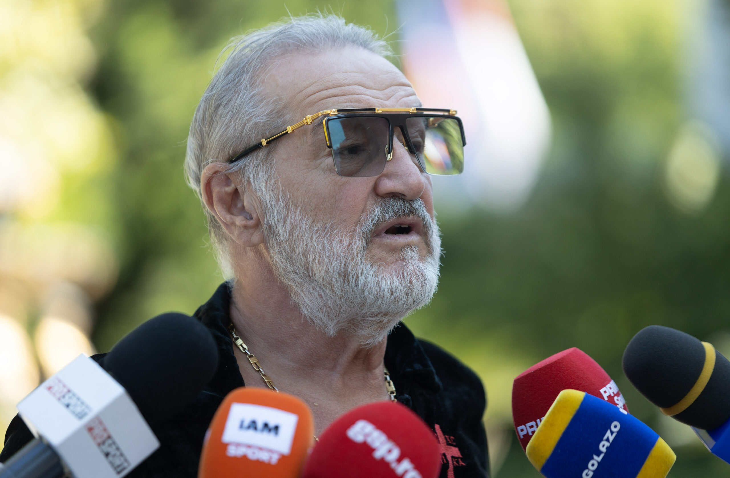 George Becali s a prezentat la Parlament Am venit sa votez motiunea