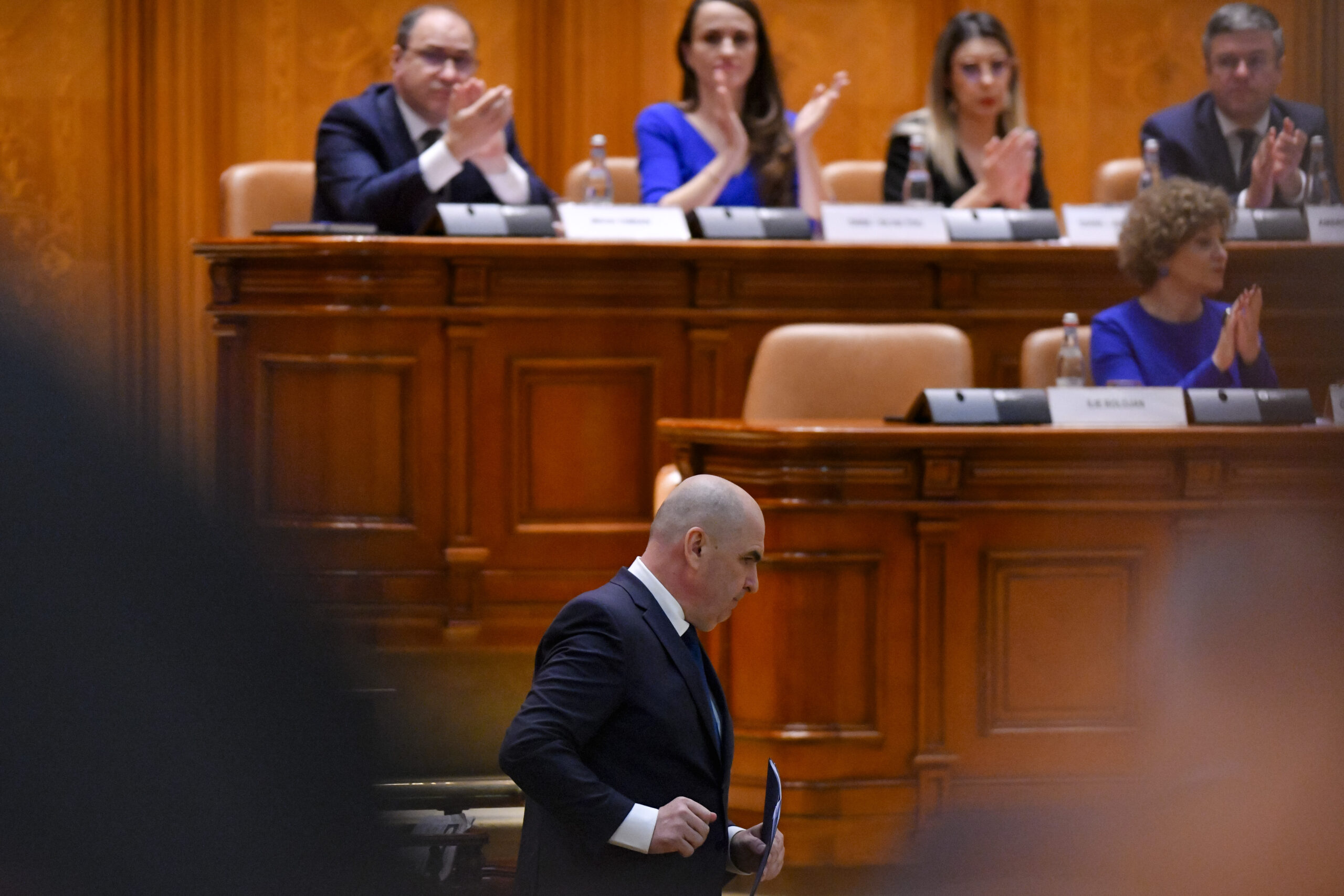 Guvernul Bolojan destituit prin motiune de cenzura