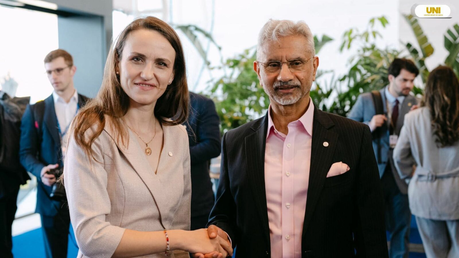 Ministrii de externe din Romania si India au discutat despre investitii in aparare energie regenerabila si otel