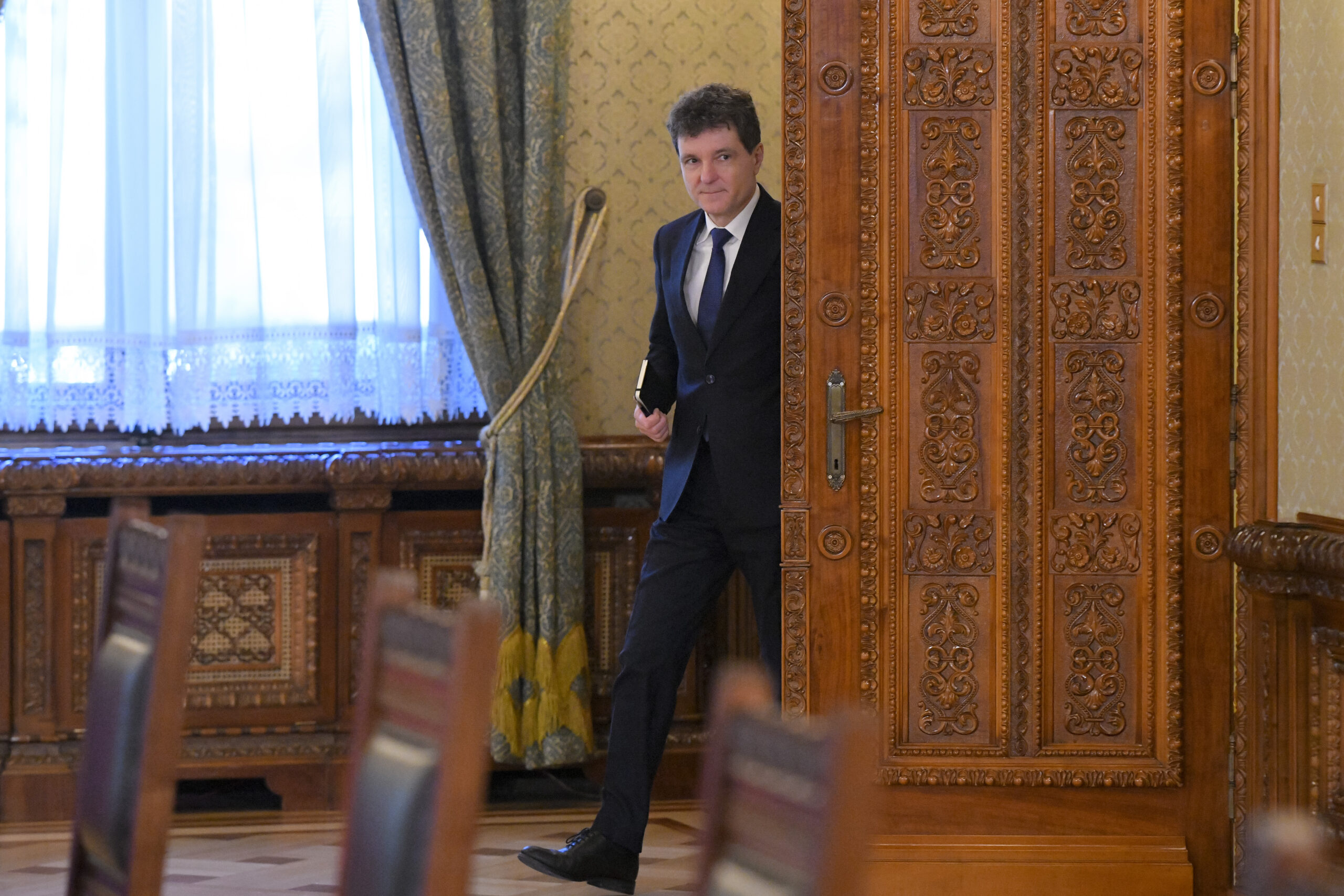 Nicușor Dan are astăzi întâlniri cu liderii grupurilor parlamentare Uniți pentru România, PACE - Întâi România și cu parlamentarii neafiliați. 2 Nicusar Dan are astazi intalniri cu liderii grupurilor parlamentare Uniti pentru Romania PACE Intai Romania si cu parlamentarii neafiliati