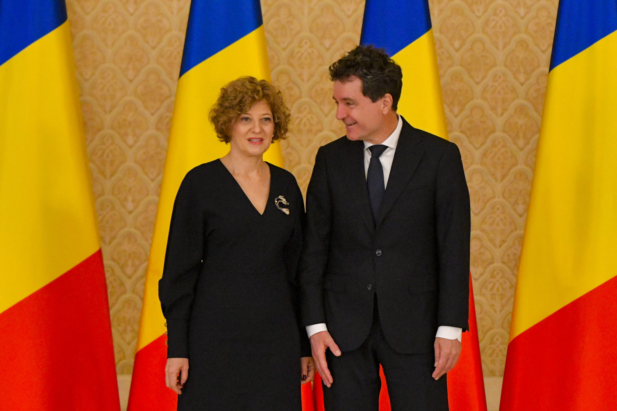 Nicusior Dan intrebat daca Oana Gheorghiu ar trebui sa isi dea demisia din Guvern Nu vreau sa ma implic in aceasta chestiune