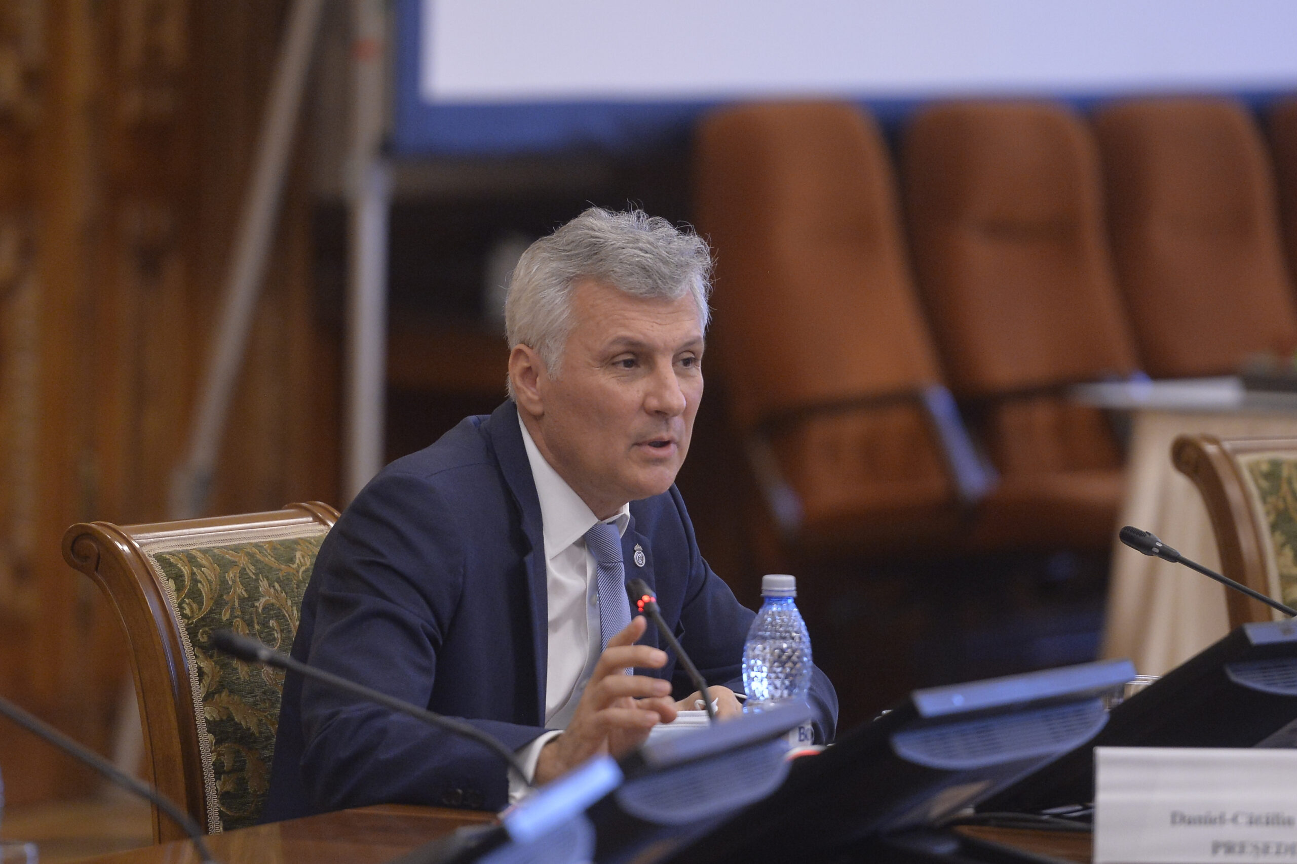 daniel zamfir acuzatii serioase la adresa pnl bolojan ar fi impartit banii din fondul de rezerva cu fratii micula si ministerul de finante pe un servetel