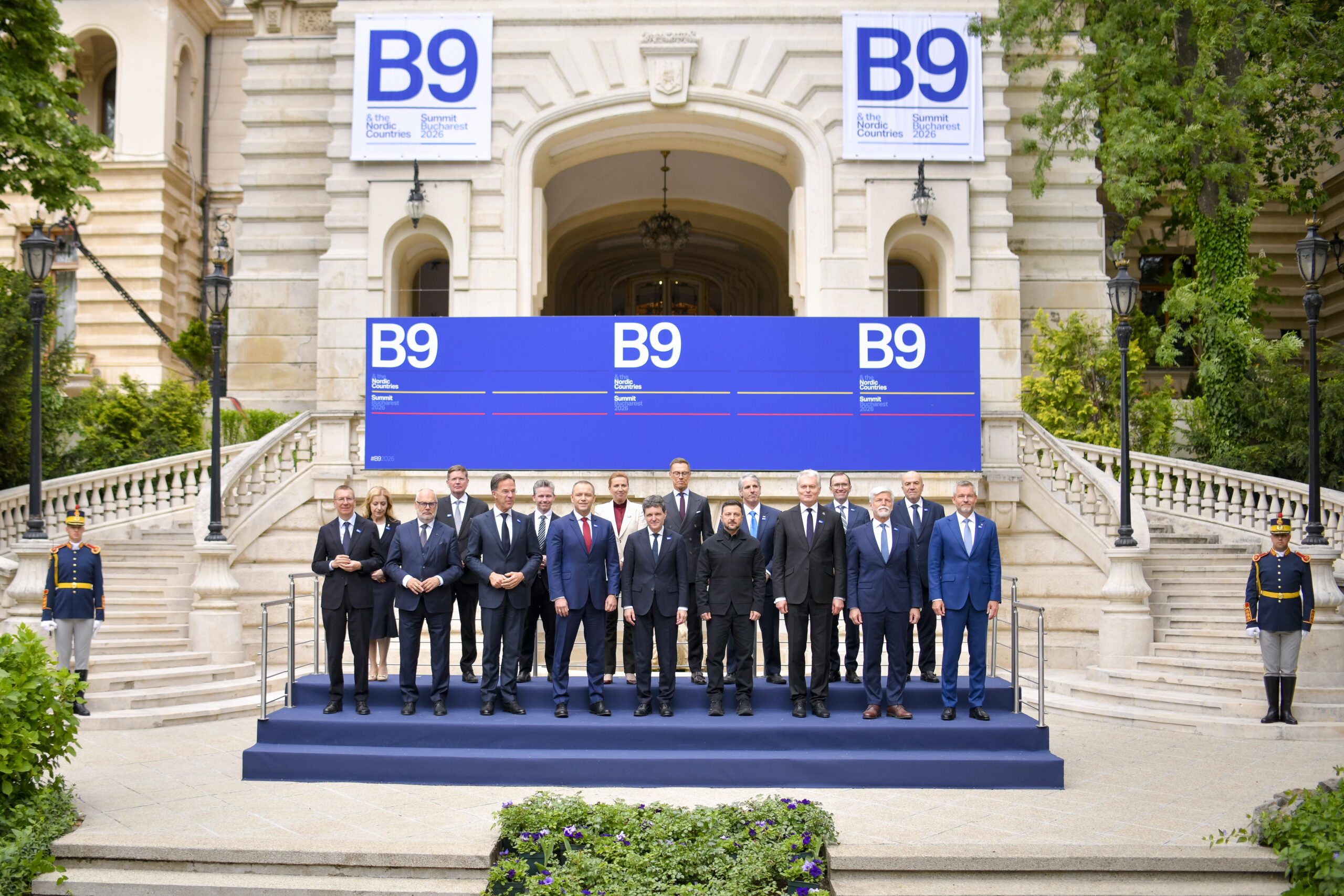 liderii B9 avertizeaza ca rusia reprezinta in continuu cea mai mare ameniatare pentru nato ungaria nu a semnate declaratia comuna adoptata la summitul de la bucuresti