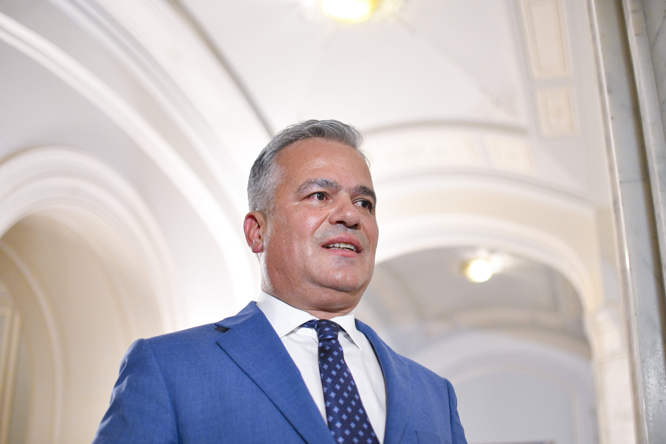 Adrian Veștea continuă cu formarea Guvernului. Lista miniștrilor va fi prezentată astăzi / Ședințe la PNL și USR. 2 Adrian Vestea continua cu formarea Guvernului Lista ministrailor va fi prezentata astazi Sedinte la PNL si USR