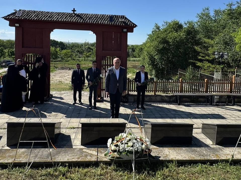 Bolojan a depus o coroana de flori la Cimitirul romanesc din Tiganca in memoria soldatilor romani