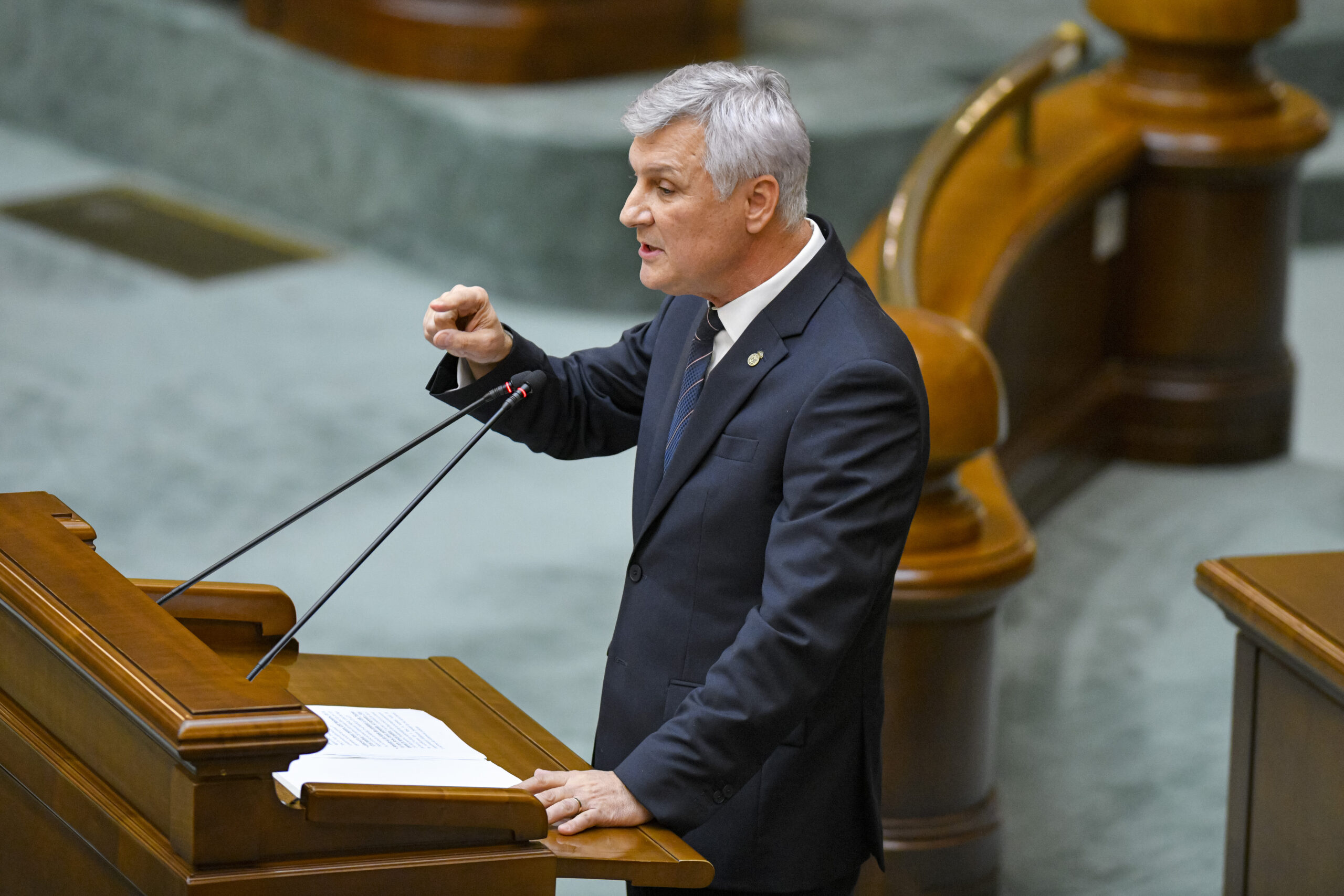 Daniel Zamfir Bancile au manipulat ROBOR ul Oamenii au fost inselati