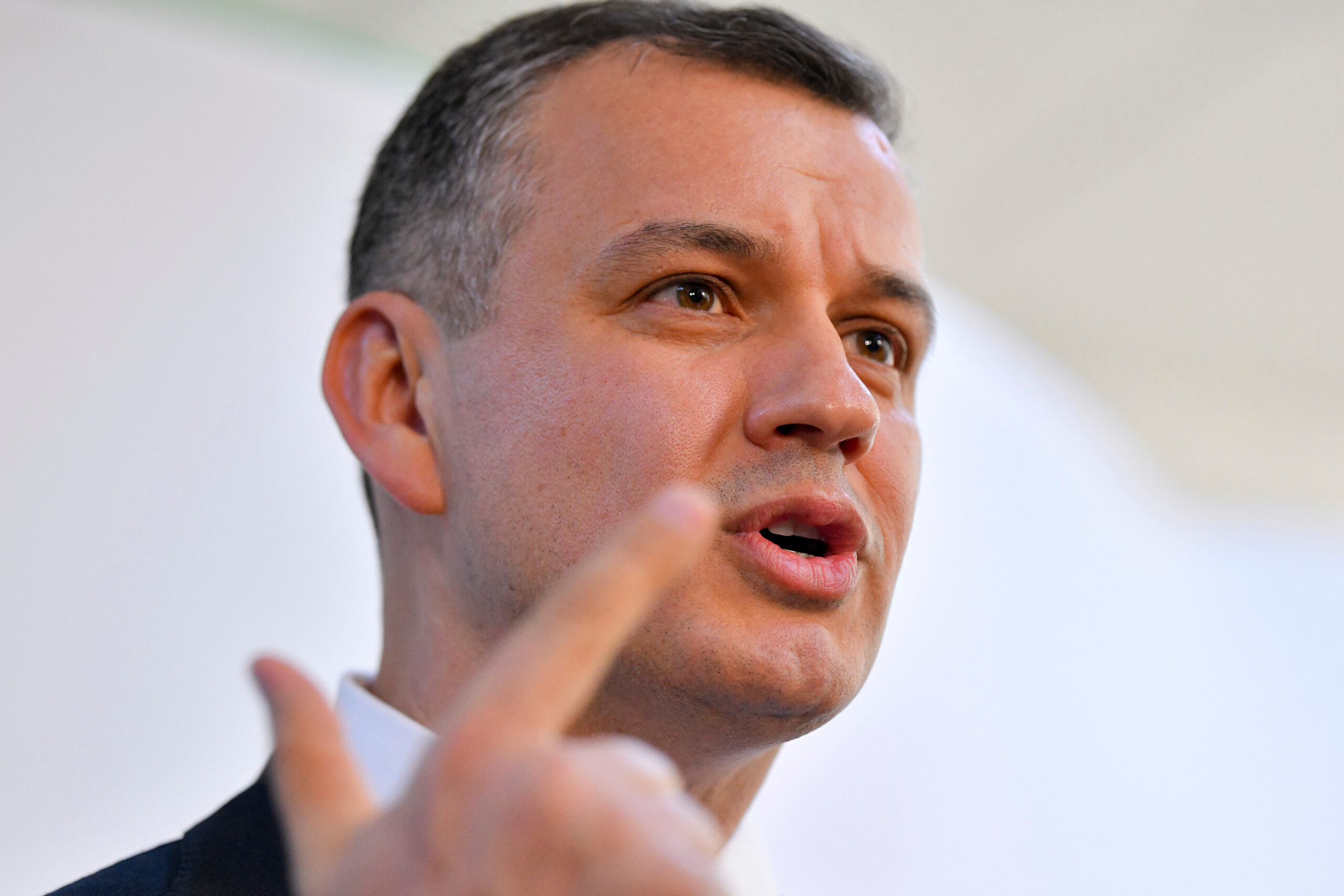 Eugen Tomac dezvaluie detalii despre negocierile pentru un guvern tehnocrat Ilie Bolojan a considerat ca este o optiune demna de luat in considerare