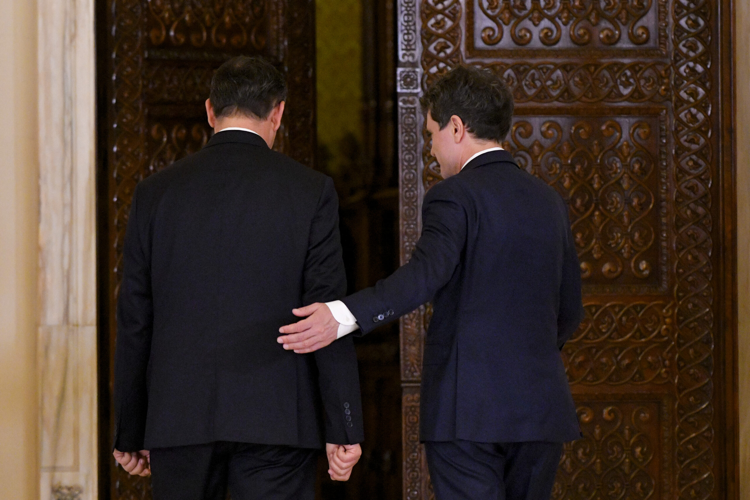 Eugen Tomac si a incheiat mandatul si Adrian Vestea a fost desemnat premier Nicusor Dan a schimbat opinia Este evident ca o solutie politica este cea mai potrivita