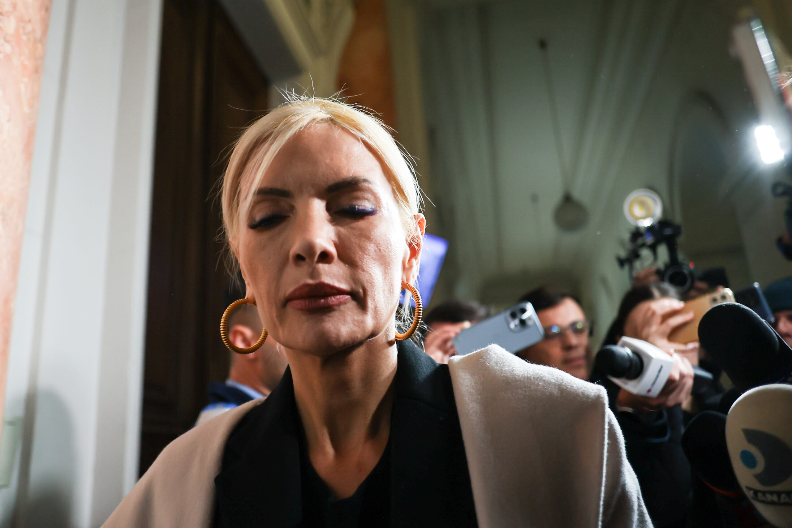 Laura Vicol a depus plangere penala impotriva lui Siegfried Muresan in urma unei postari a acestuia pe Facebook Fiecare raspunde pentru propriile cuvinte