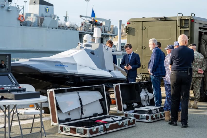 Nicușor Dan, vizită la Dana 78 din Portul Constanța, unde a avut loc explozia unei drone 2 Nicisor Dan vizita la Dana 78 din Portul Constanta unde a avut loc explozia unei drone