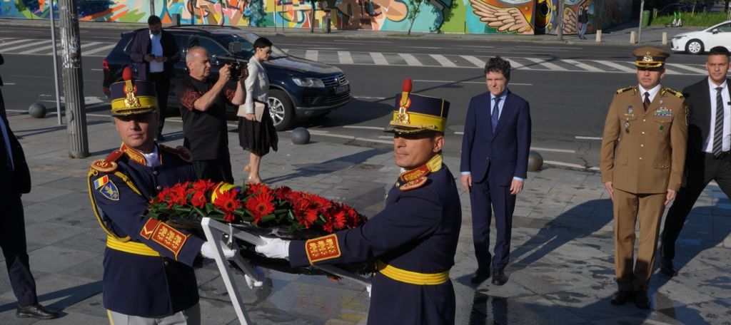 Nicusar Dan a depus o coroana de flori la monumentul inchinat memoriei victimelor Mineriadei din iunie 1990