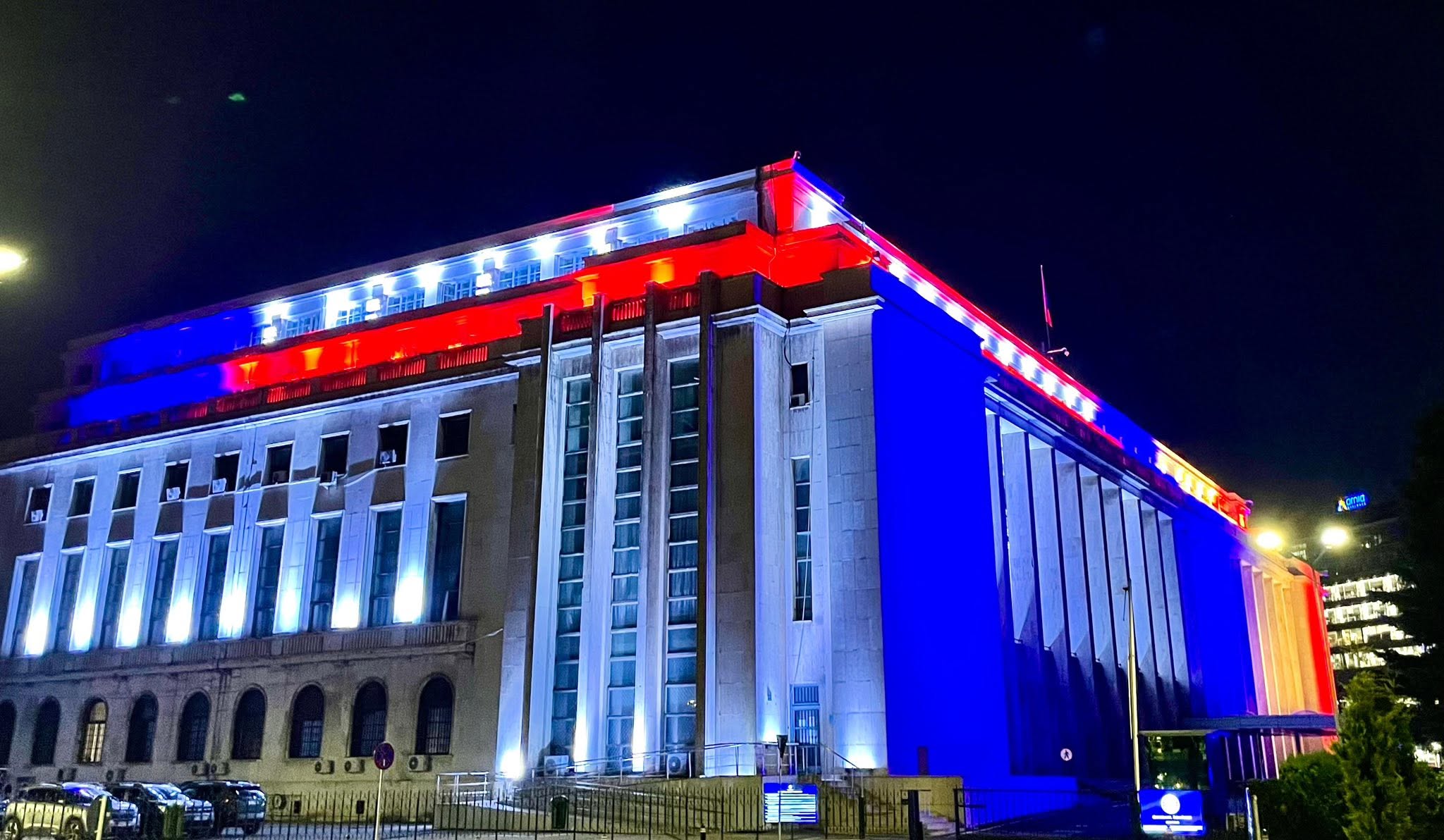 Palatul Victoria in culorile Romaniei si SUA Guvernul celebreaza 250 de ani de la Declaratia de Independenta a Statelor Unite
