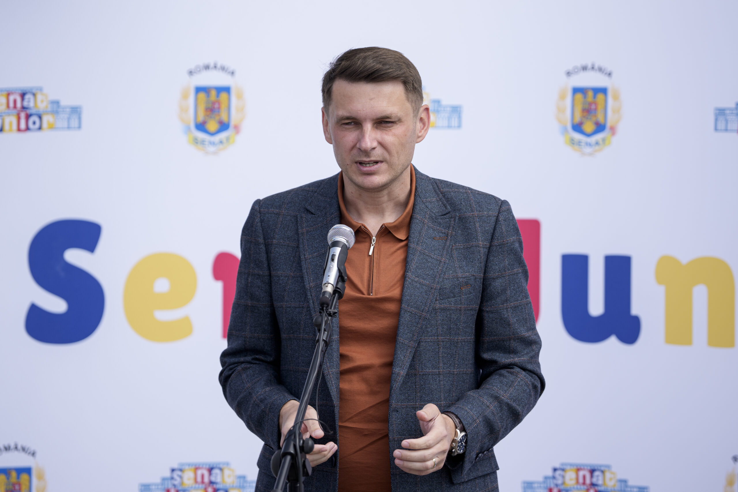 Presedintele Senatului ii intoarce spatele lui Tomac O construcie fara forma