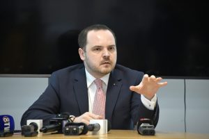 Rogobete il invita pe Bolojan sa l insoteasca intr un spital La patul bolnavului nu exista propaganda