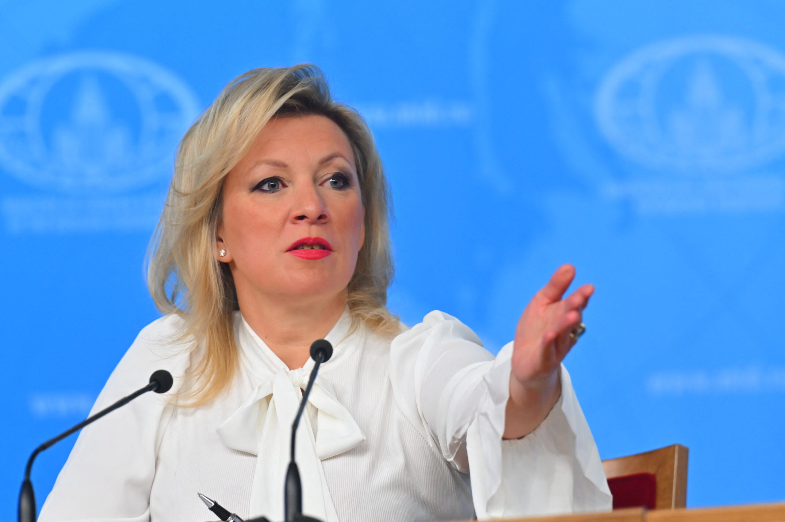 Rusia pune presiune asupra Romaniei dupa retragerea sportivilor de la Cluj Zaharova il critica pe Emil Boc