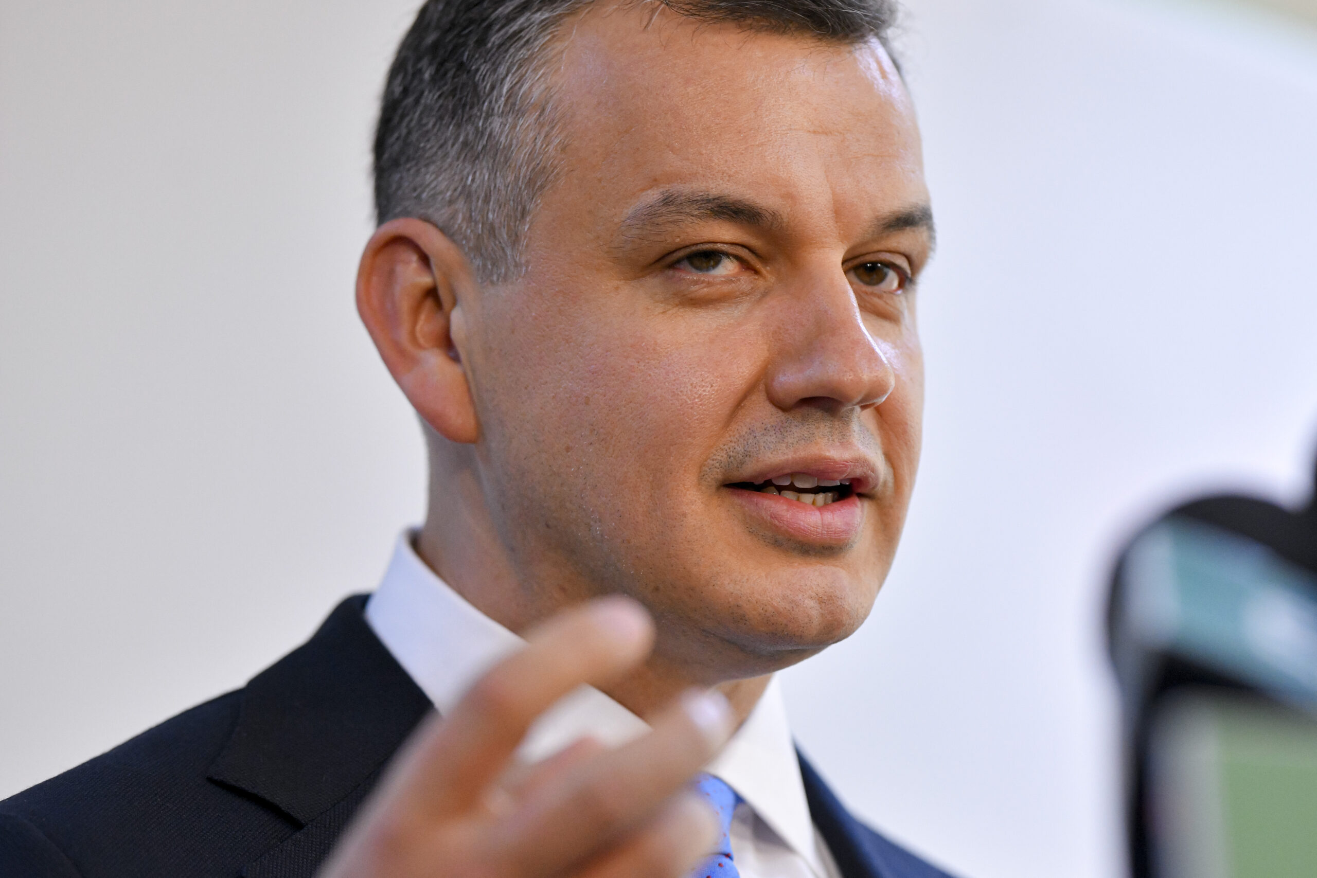 Tomac isi cauta sprijin pentru noul Guvern POT isi doreste un Executiv de uniune nationala cu ministri din toate partidele