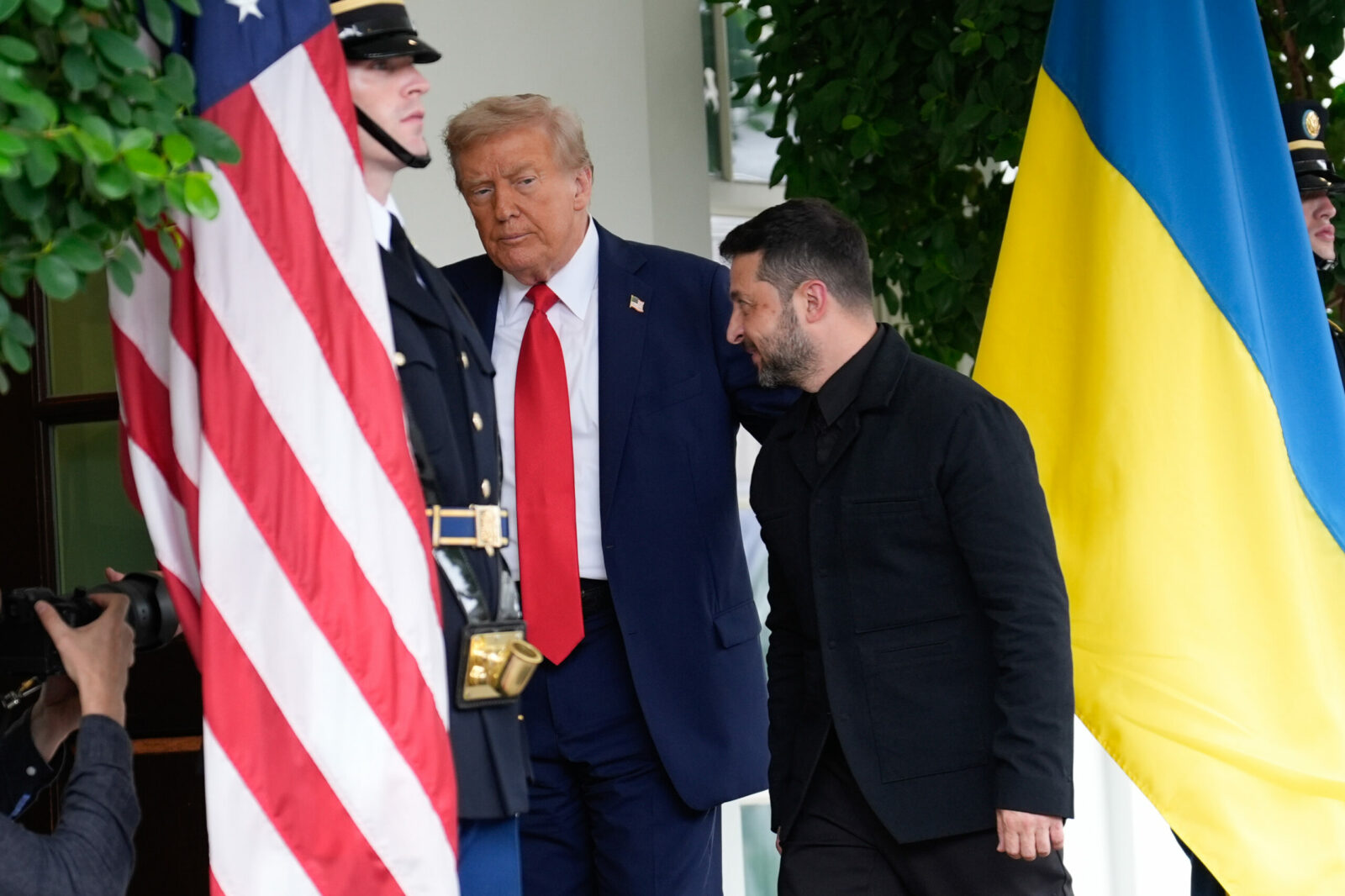 Zelenski l a contactat pe Trump Ce au discutat cei doi lideri