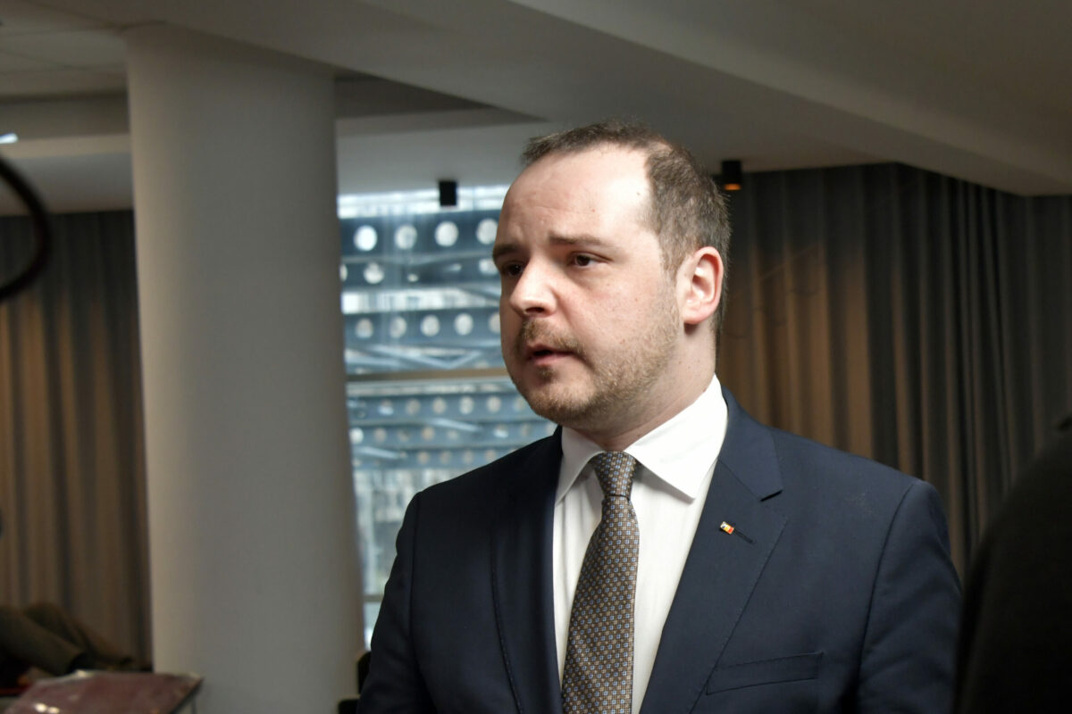 Alexandru Rogobete dezminte acuzațiile legate de negocierile cu Pfizer: „Nu a existat nicio clauză de confidențialitate” 2 Alexandru Rogobete dezminte acuzatiile legate de negocierile cu Pfizer Nu a existat nicio clauza de confidentialitate