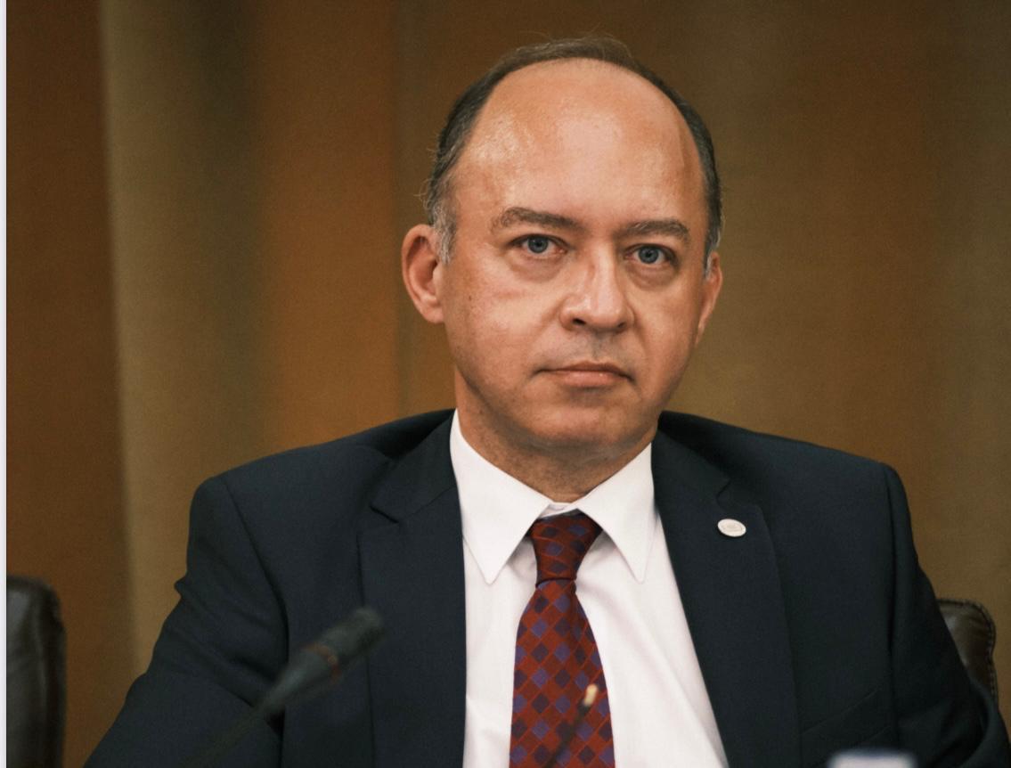 Aurescu, mesaj pentru absolvenți: Avem nevoie de specialiști, nu de persoane îngrijorate de imagine 2 Aurescu mesaj pentru absolventi avem nevoie de specialisti nu de persoane ingrijorate de imagine
