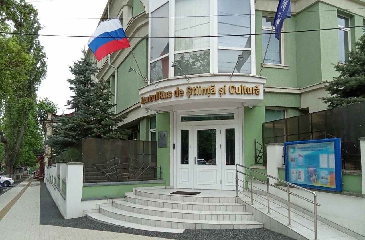 Casa Rusă din Chișinău a fost închisă. Există posibilitatea să se mute la Tiraspol. 2 Casa Rusa din Chisinau a fost inchisa Exista posibilitatea sa se mute la Tiraspol