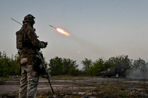 Companiile din Rusia trebuie sa achite o taxa pentru a si proteja angajatii de razboi