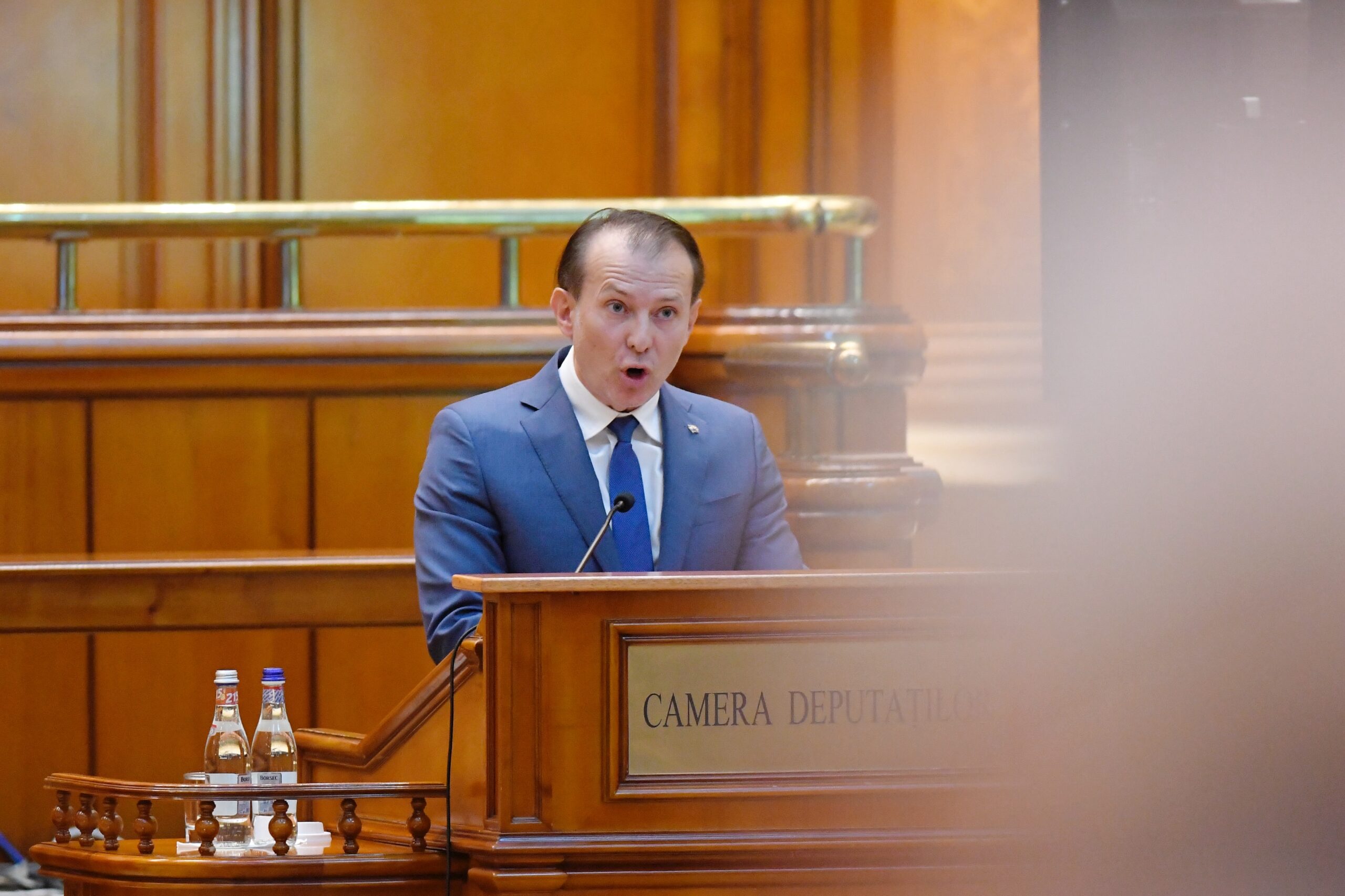 Florin Cîțu, critic al PNL-ului care analizează deciziile justiției. Comparatie cu Liviu Dragnea. 2 Florin Citu critic al PNL ului care analizeaza deciziile justitiei Comparatie cu Liviu Dragnea