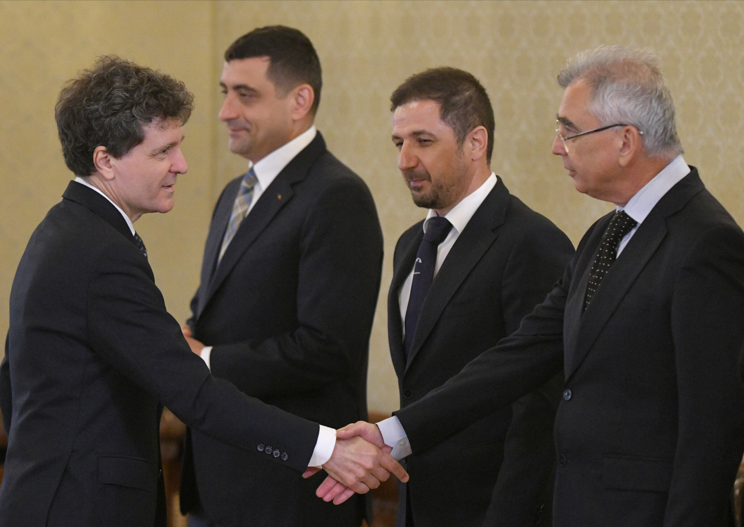 Liderul senatorilor AUR il reproseaza pe Nicusor Dan A devenit garantul crizei politice desi ar fi trebuit sa fie un aparator al democratiei