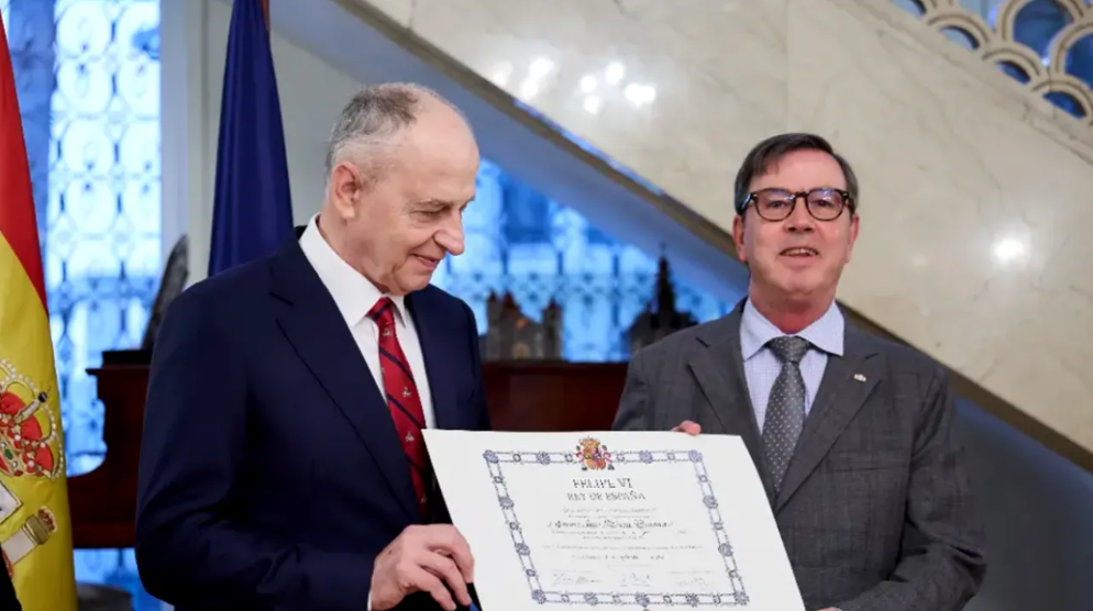 Mircea Geoana a primit o distinctie de la regele Spaniei una dintre cele mai inalte ordine civile